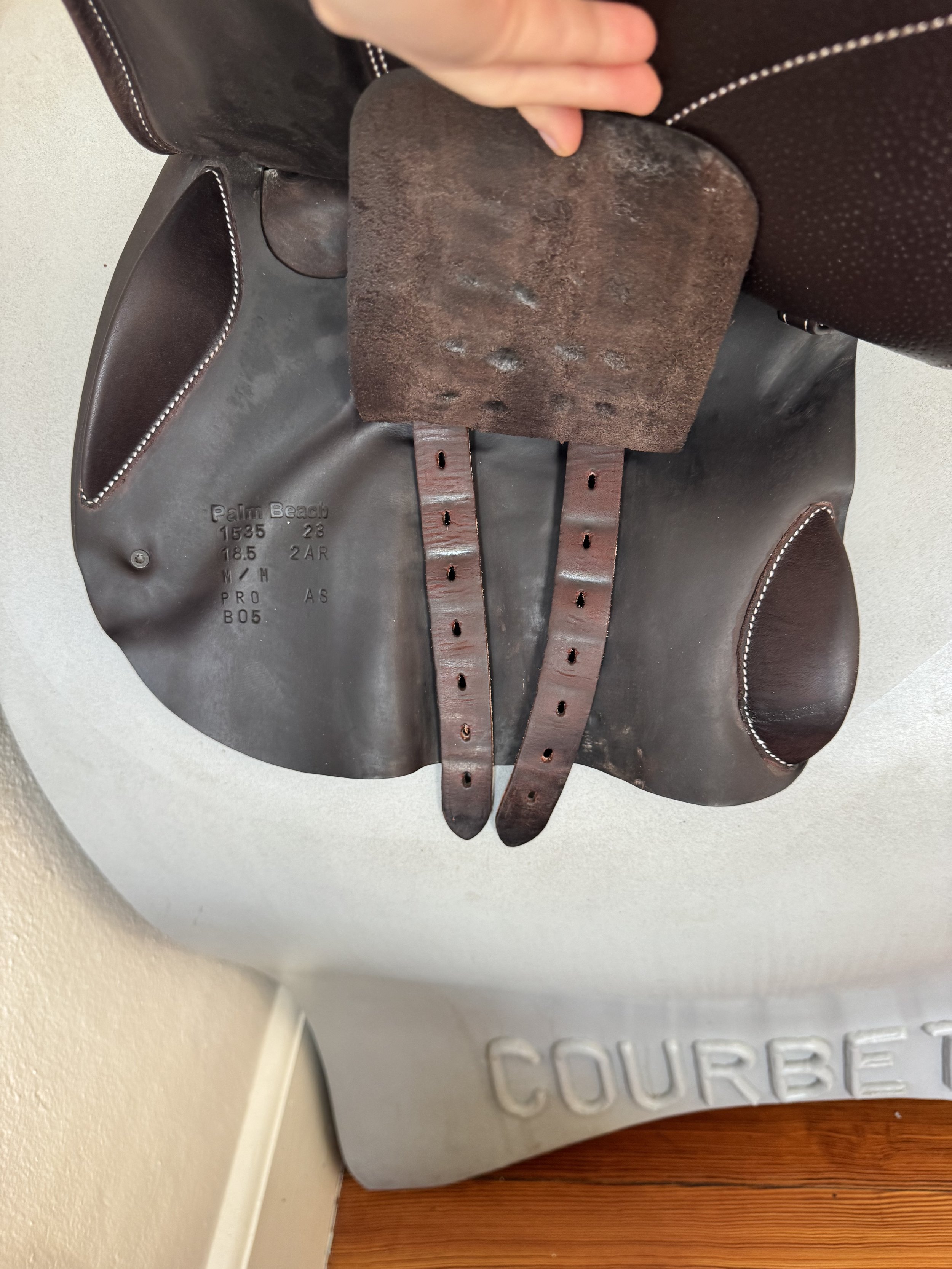 18.5" Voltaire Palm Beach PRO Saddle - 2023 - 2AR - Full Buffalo - LIKE NEW - Left Billets