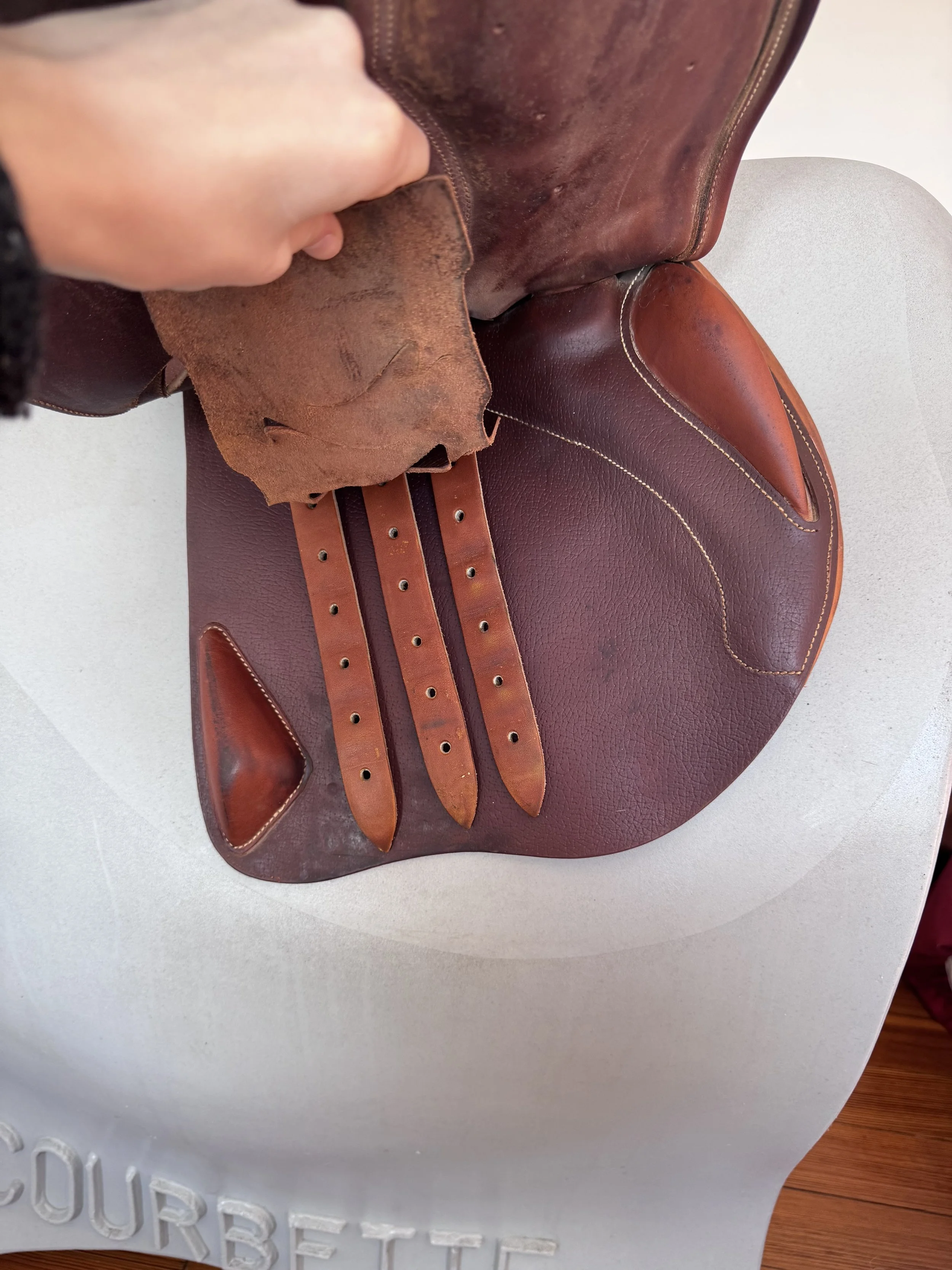 17.5" Devoucoux Oldara Saddle - 4A - Integrated Panels - Grain / Calf - Right Billets