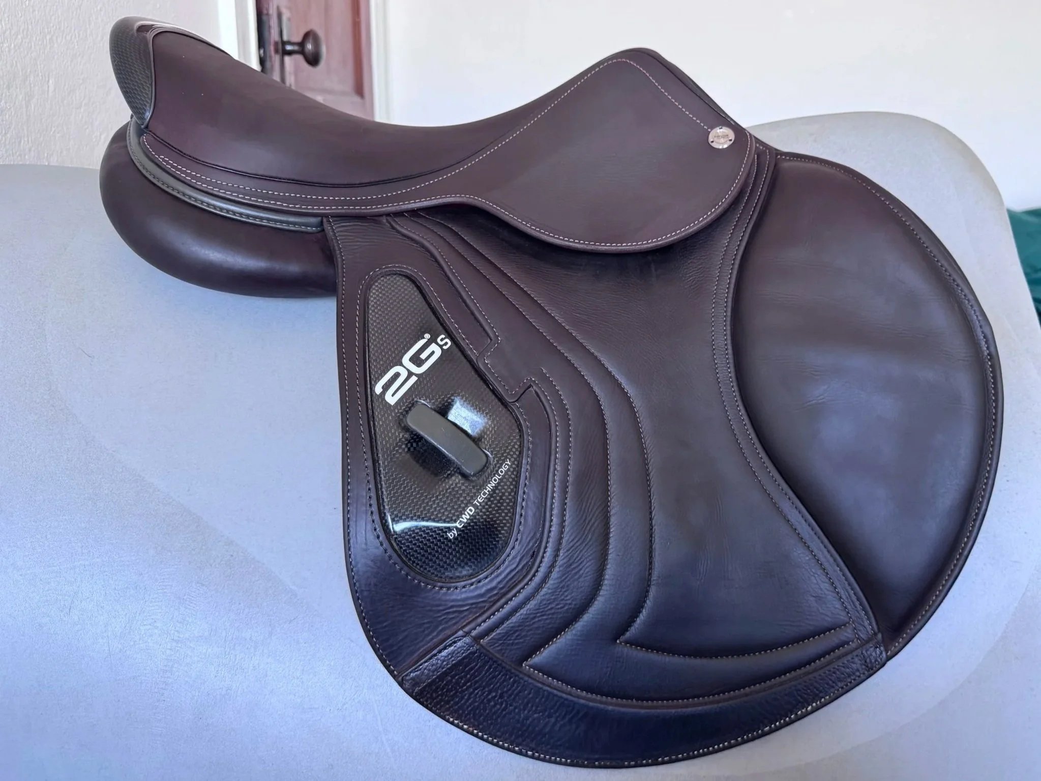 17" CWD SE25 2Gs Saddle - 2021 - 2C - Full Buffalo  - Right View 3
