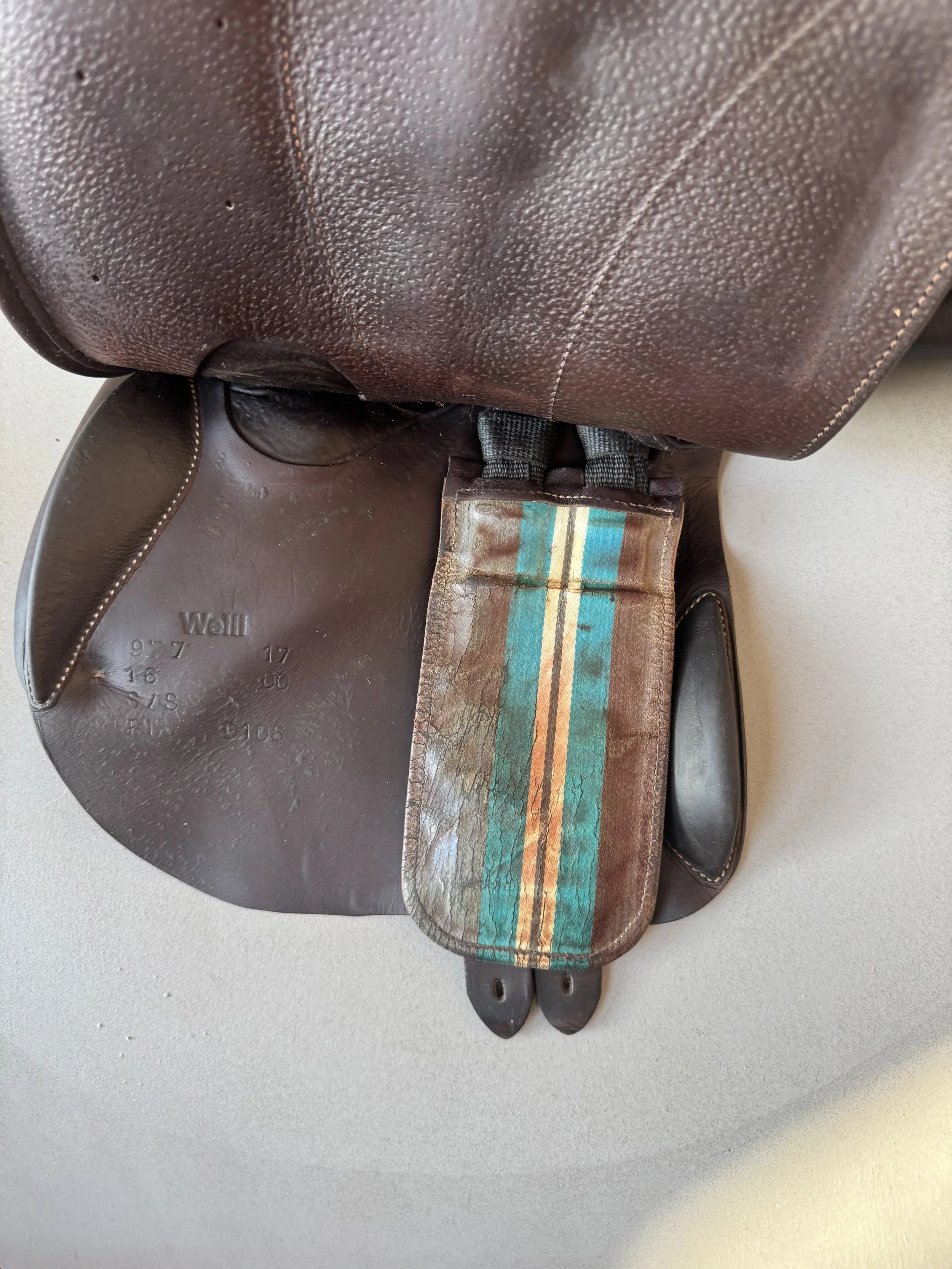 16" Voltaire Welli Saddle - 2017 - 00 - Full Buffalo - Left Underflap