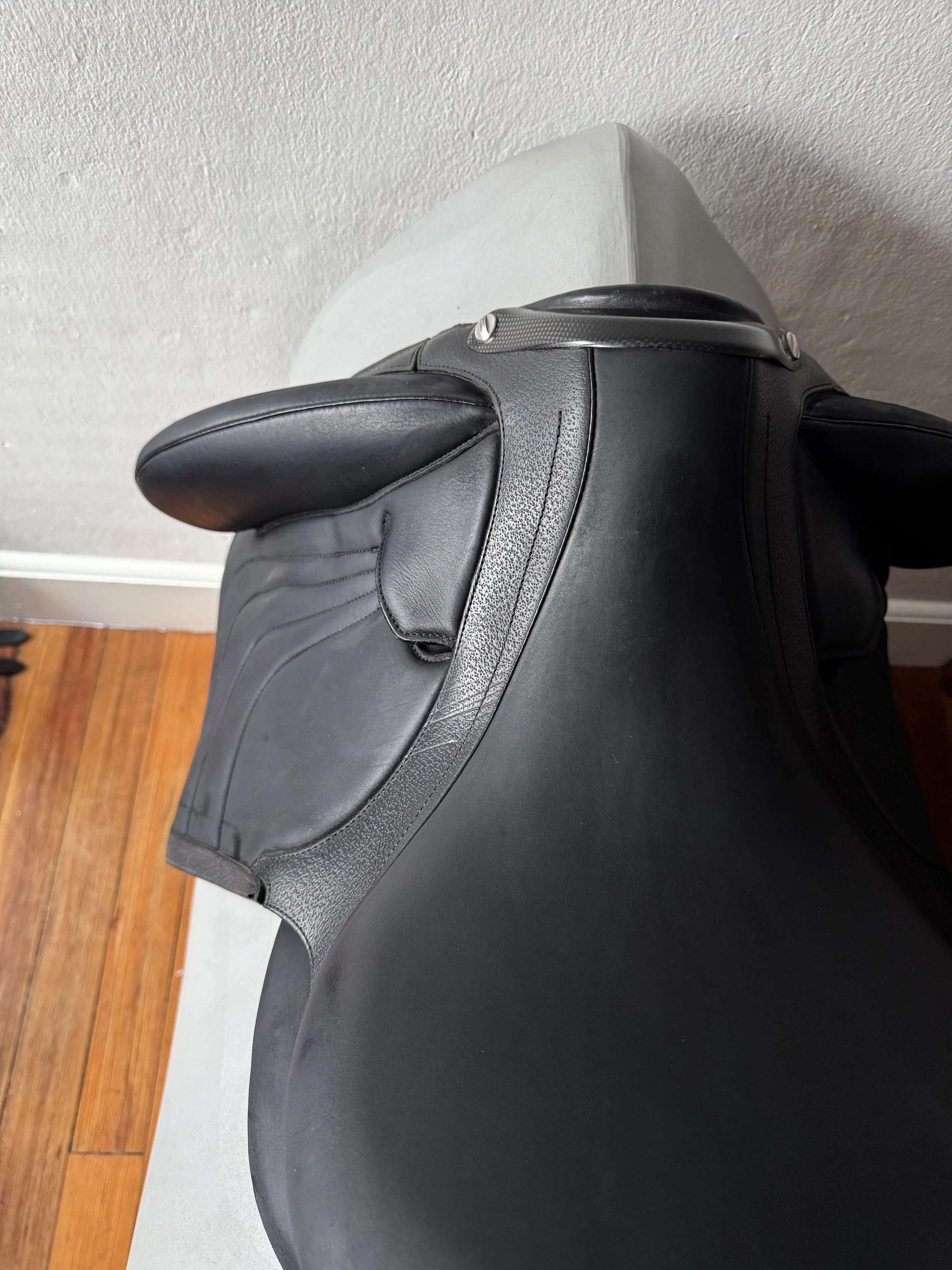17.5" Devoucoux Makila Harmonie Dressage Saddle - 2024 - 2A - Full Buffalo - Like New - Seat 3