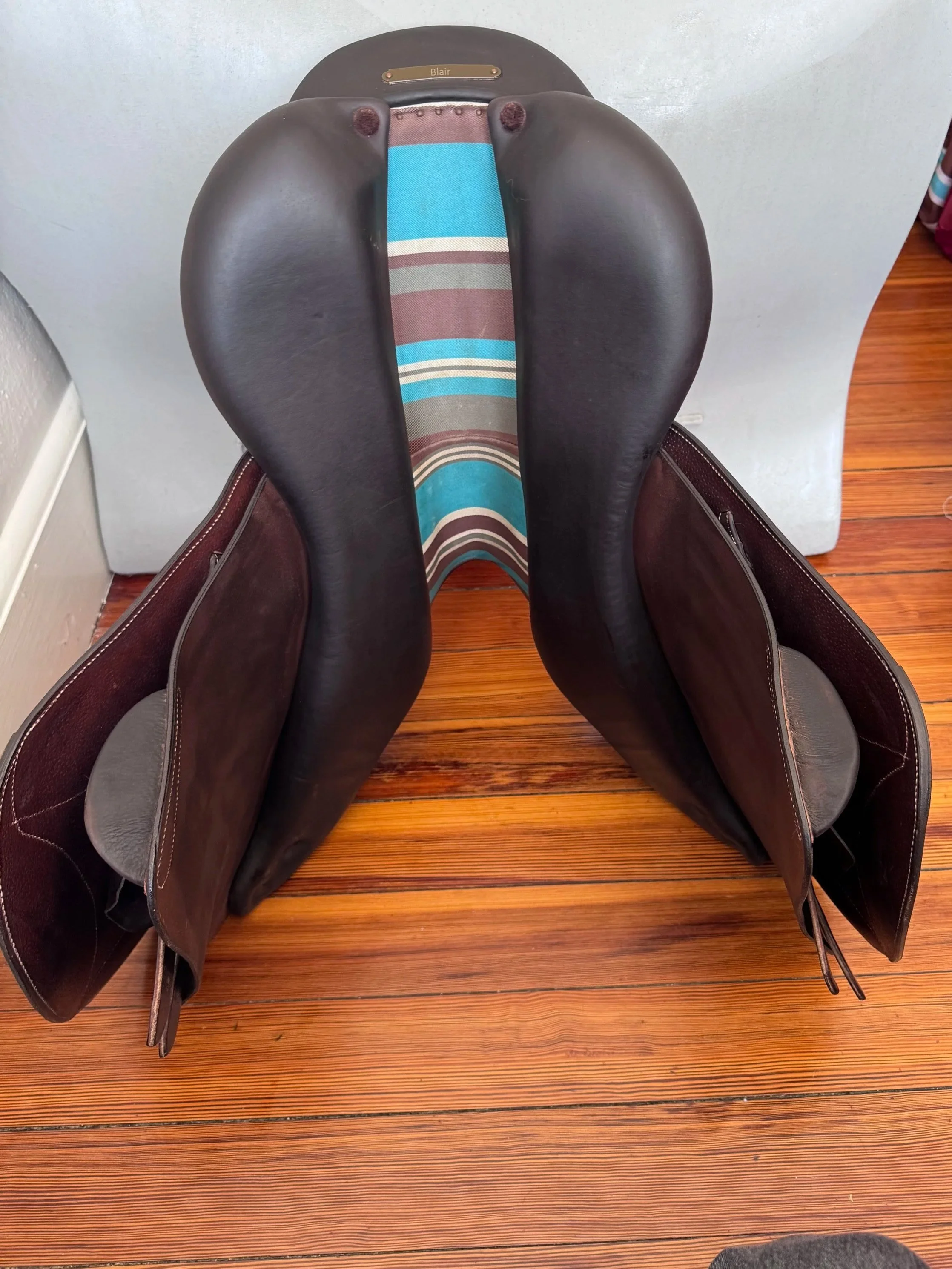 17.5" Voltaire Stuttgart PRO Saddle - 2020 - 3A - Full Buffalo - Panels 1