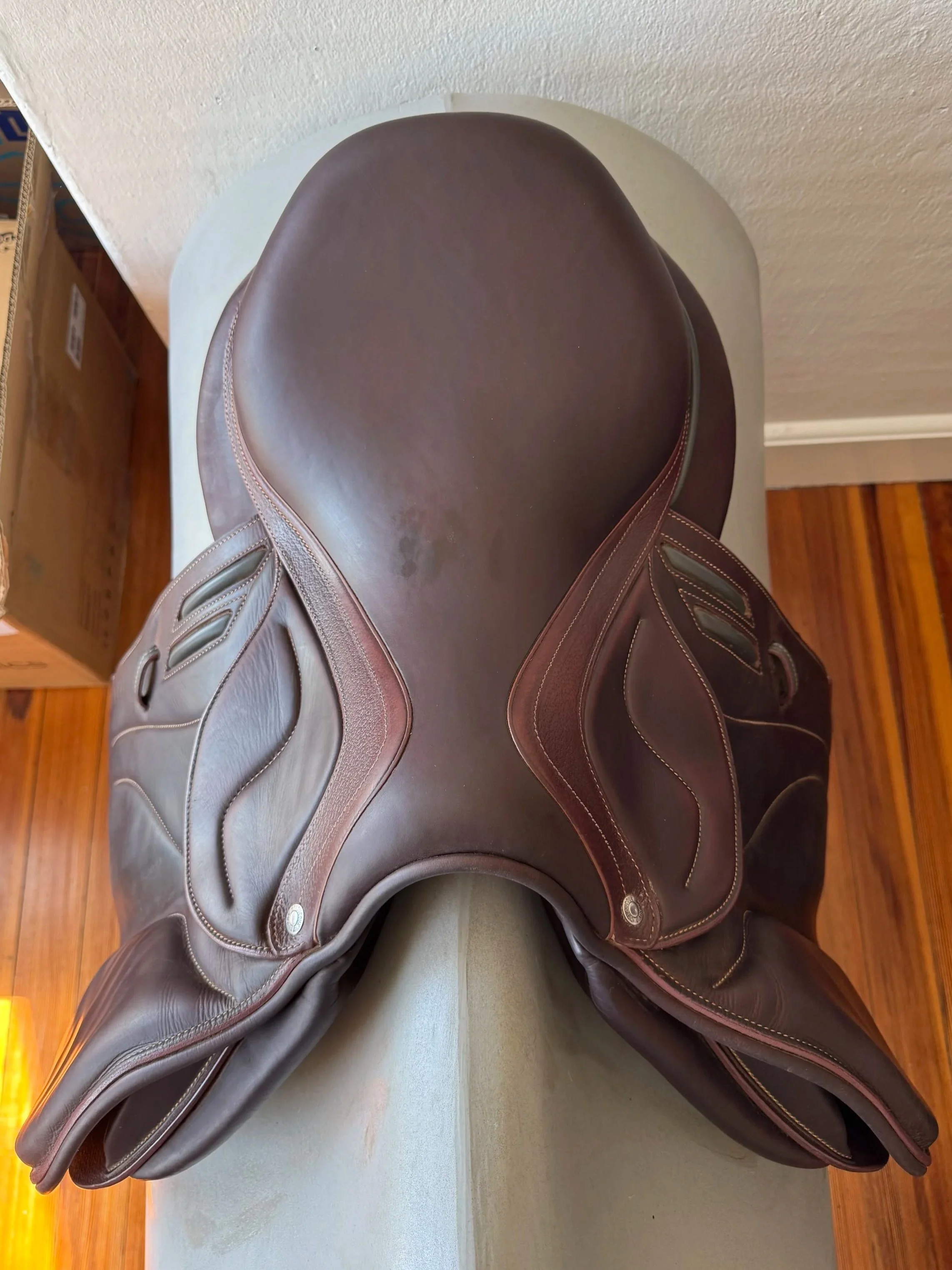 17.5" 2022 Devoucoux Chiberta Lab Saddle - Seat 3