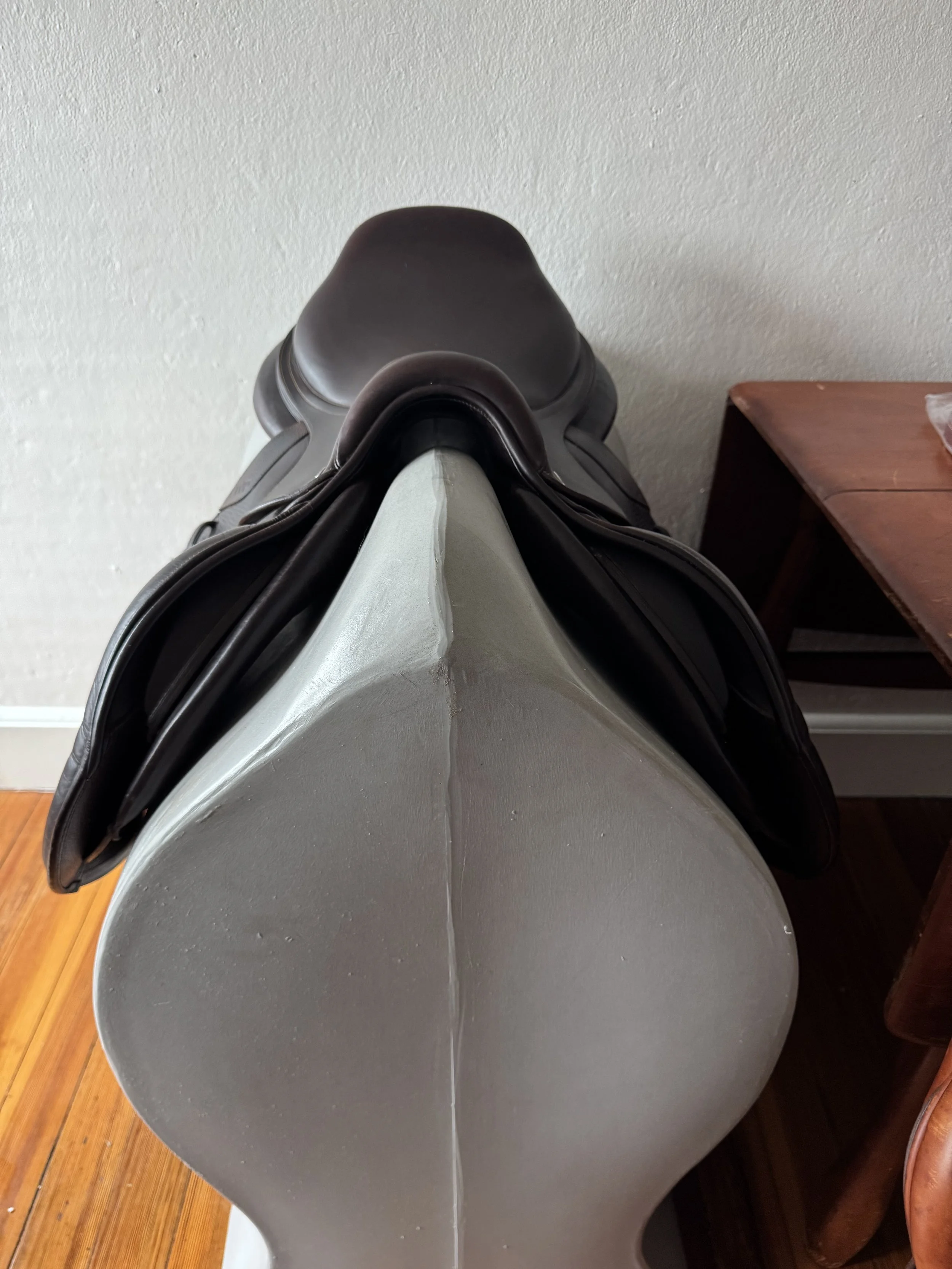 18" CWD SE02 Pro Saddle - 2019 - 4C - Pro Panels - Full Buffalo - Front View