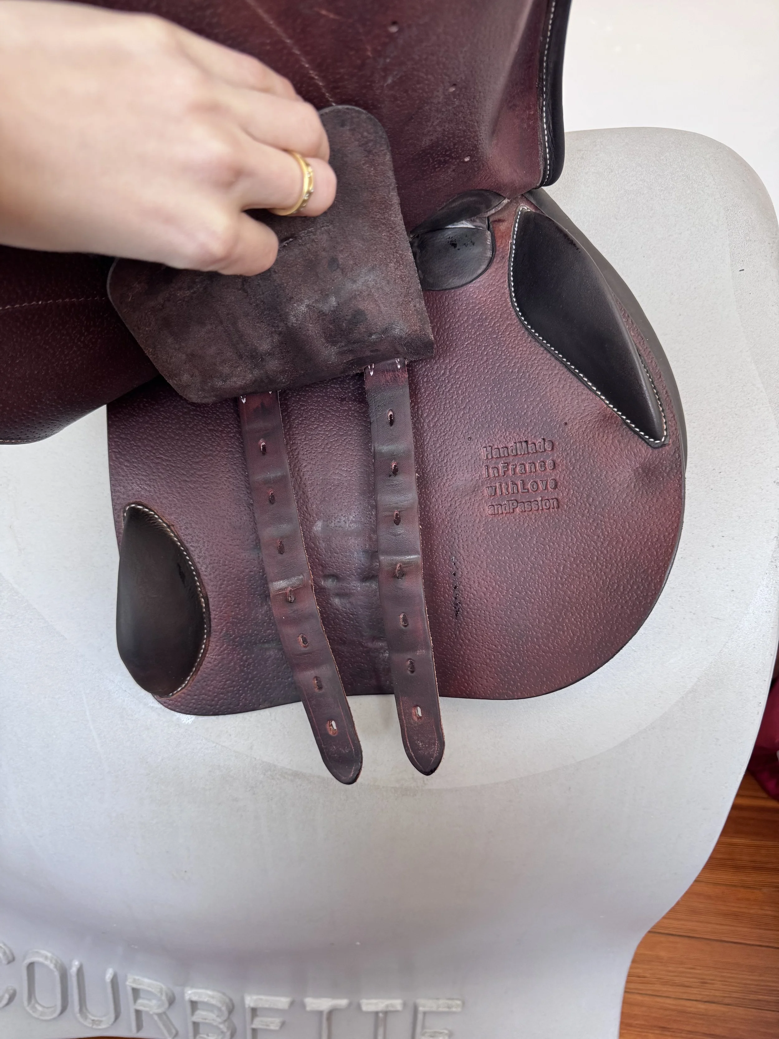 17.5" Voltaire Stuttgart PRO Saddle - 2020 - 3A - Full Buffalo - Right Billets