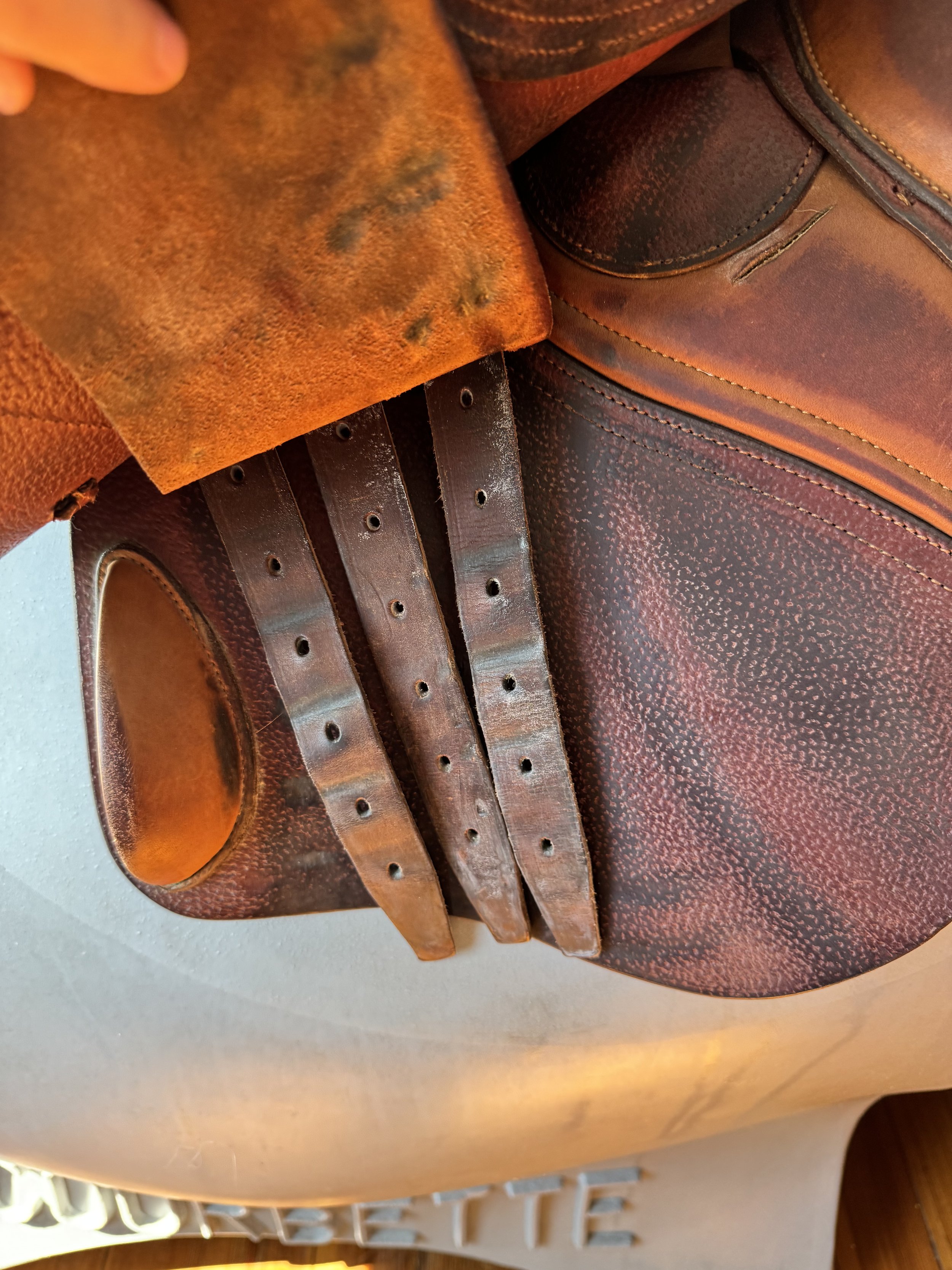17" CWD SE02 Saddle - Wool Flocked
