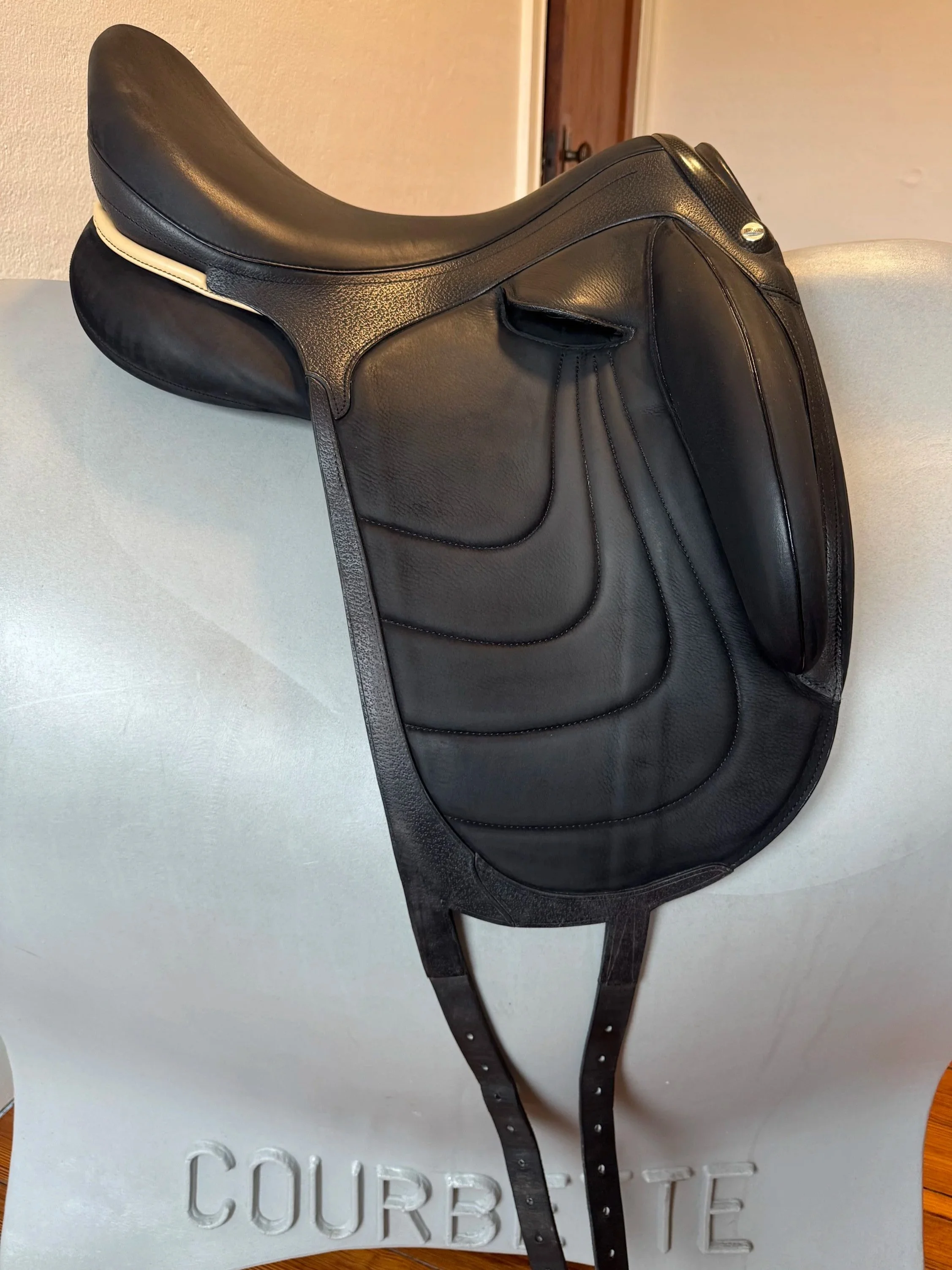 17.5" Devoucoux Makila Harmonie Dressage Saddle - 2024 - 2A - Full Buffalo - Like New - Right Side 5
