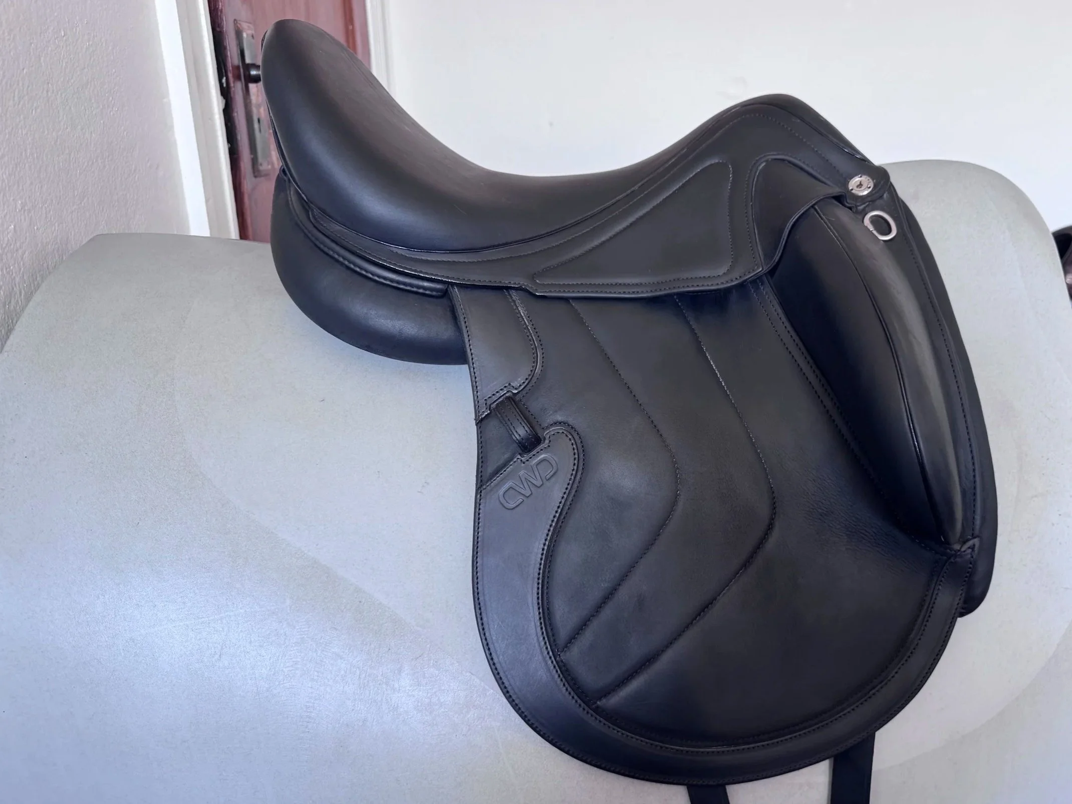 17.5" CWD SE37 Dressage Saddle - 2023 - 1XLA - Full Buffalo - Right View 5