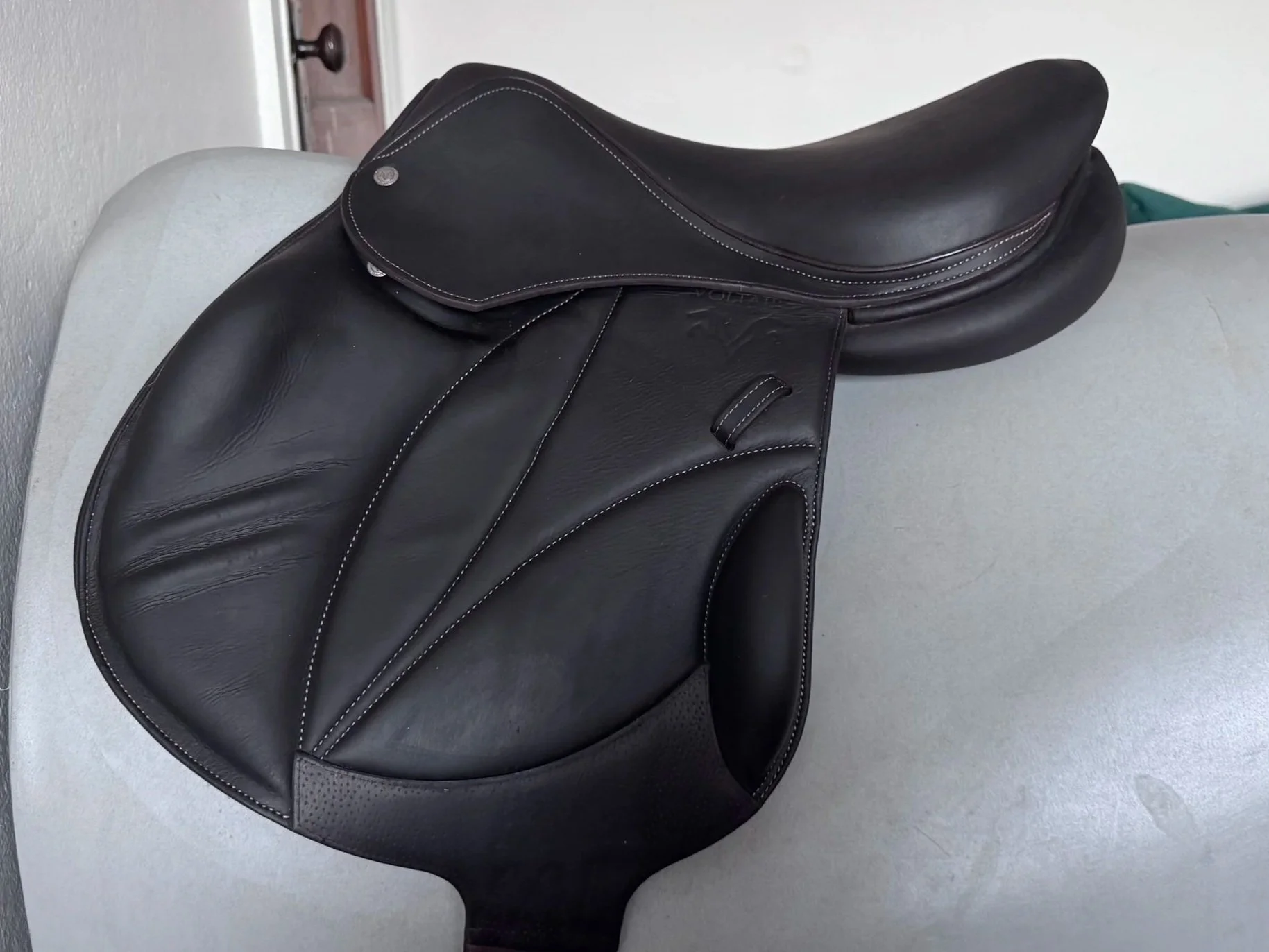 16.5" Voltaire Lexington PRO Monoflap Saddle - 2023 - 1A - Full Buffalo - Left View 5