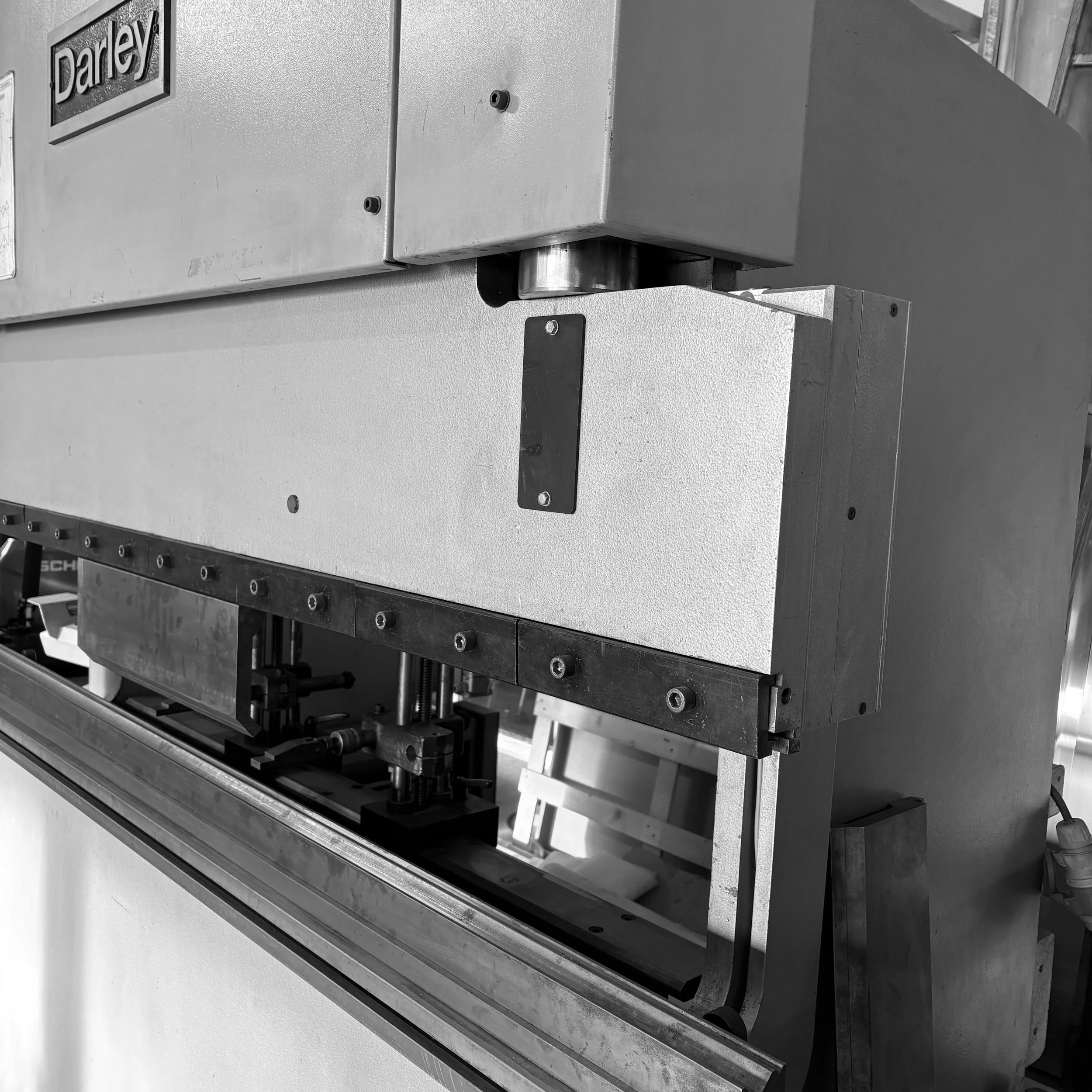 Abkantpresse zum biegen von Blechen