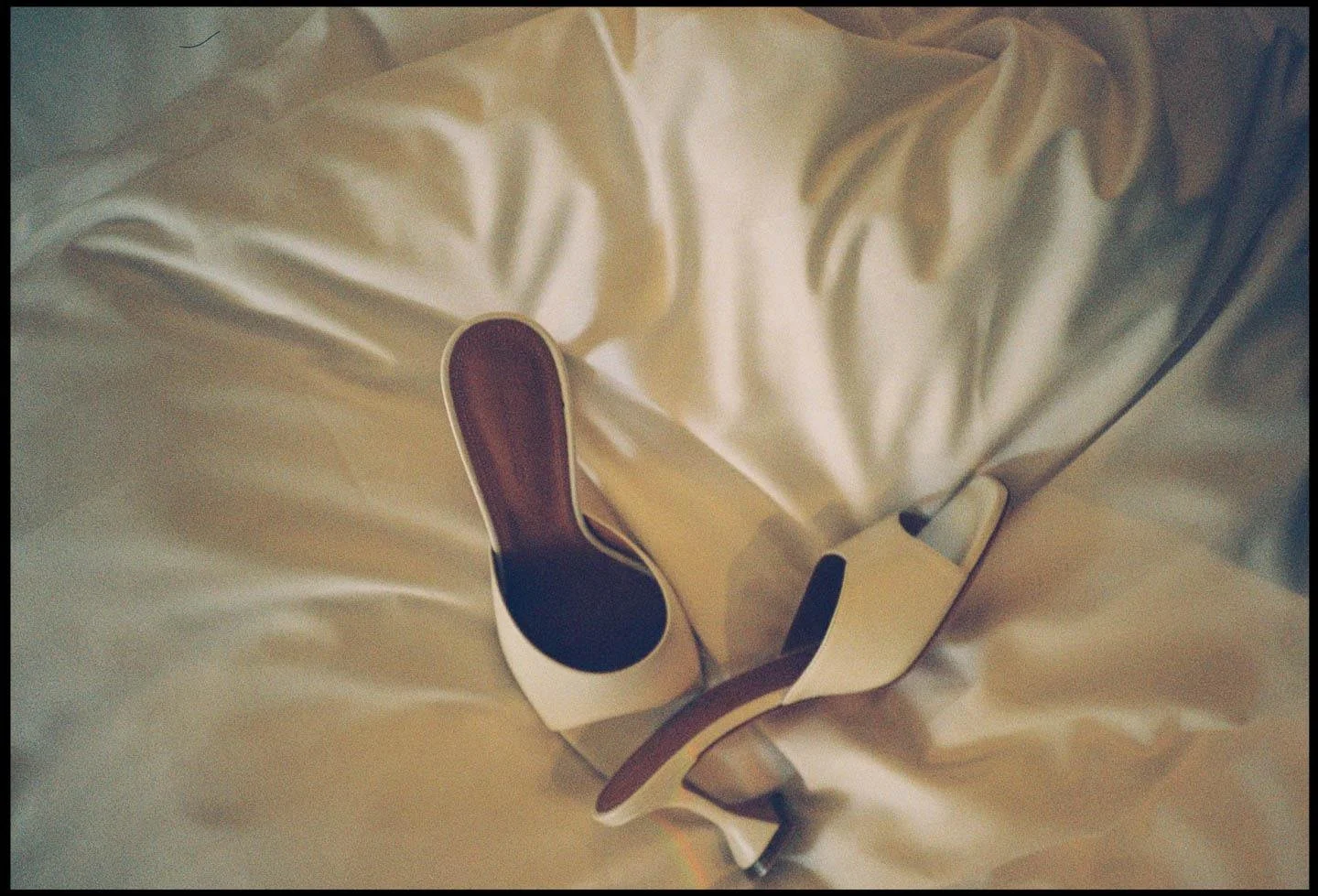 soe-wedding-shoes-analog-photography-vogue-a-4215.JPG