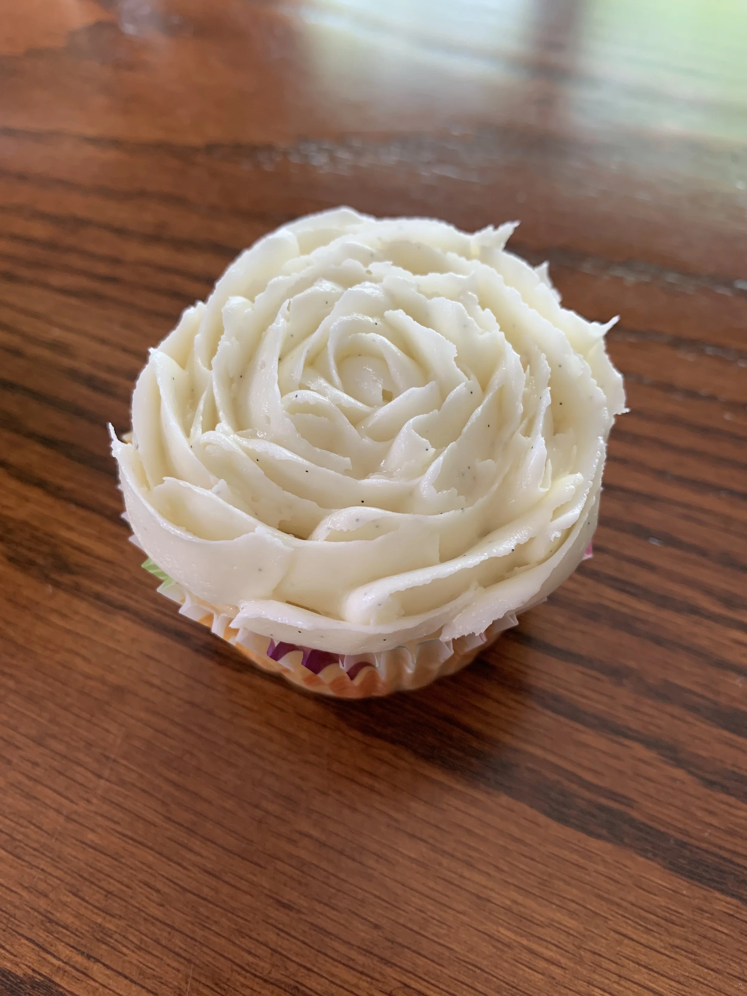 white rose cupcake