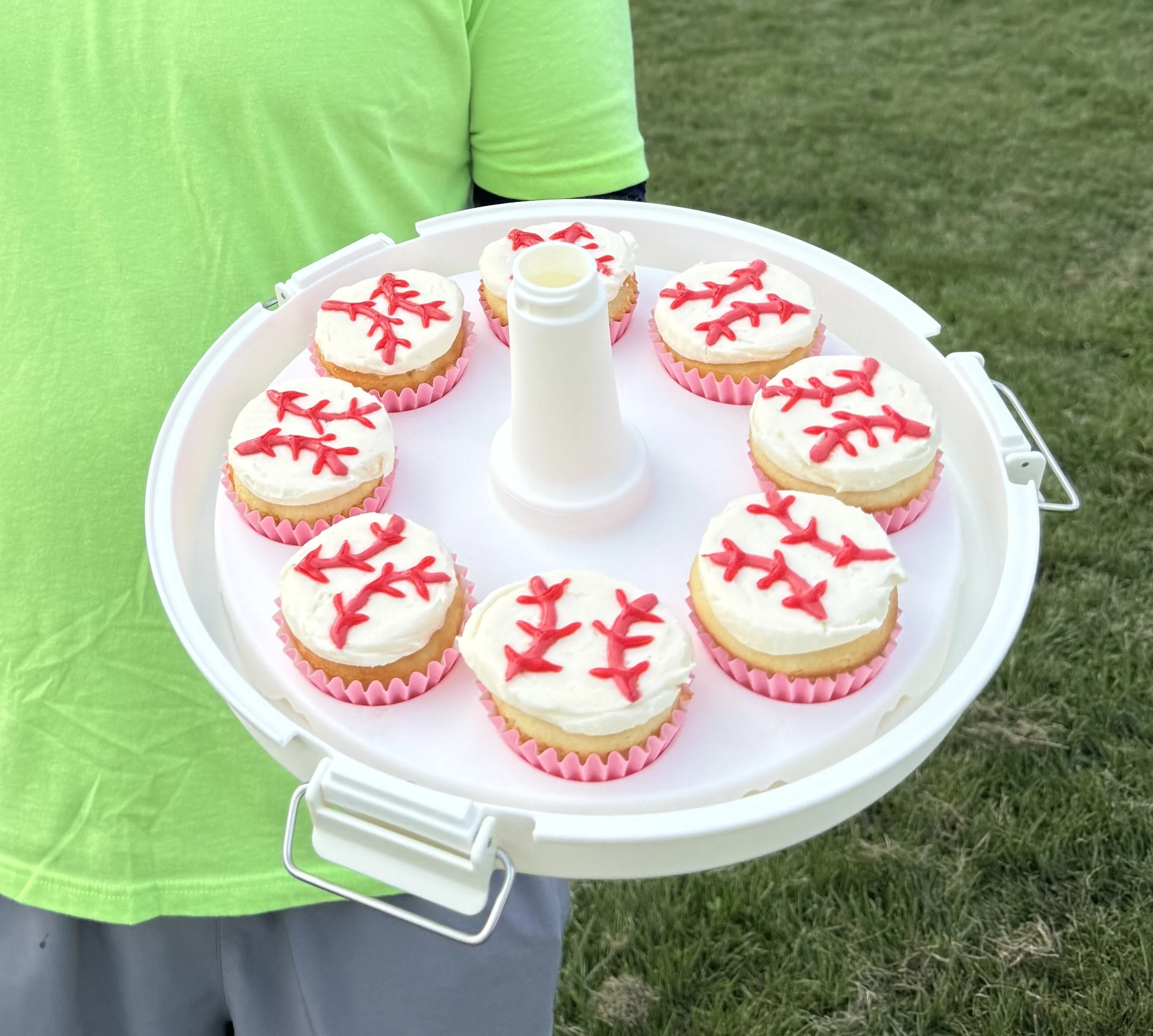 baseball cupcakes