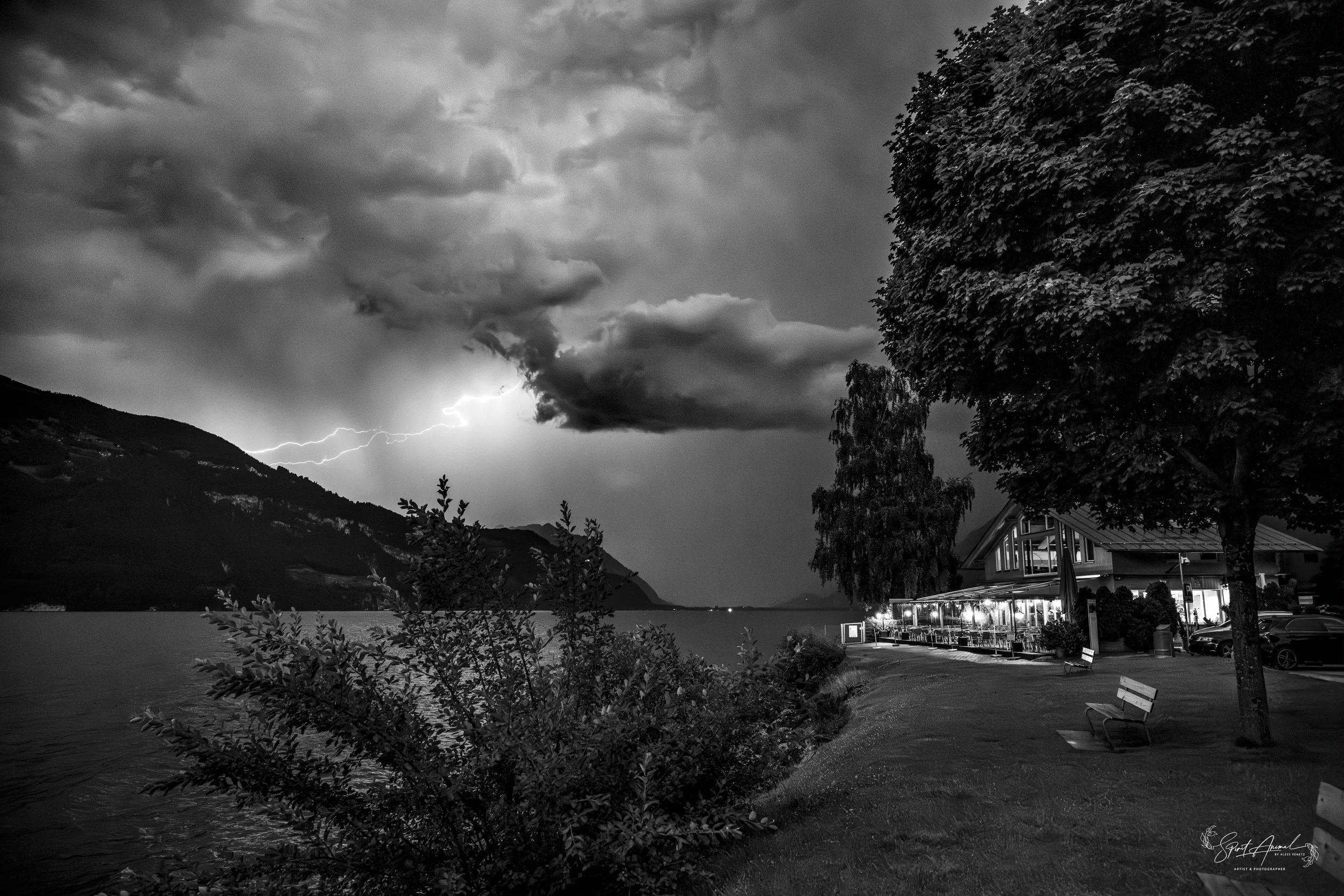 A037_3_Landschaft_SKYFIRE_202207030030_B&W_Wandbild.jpg