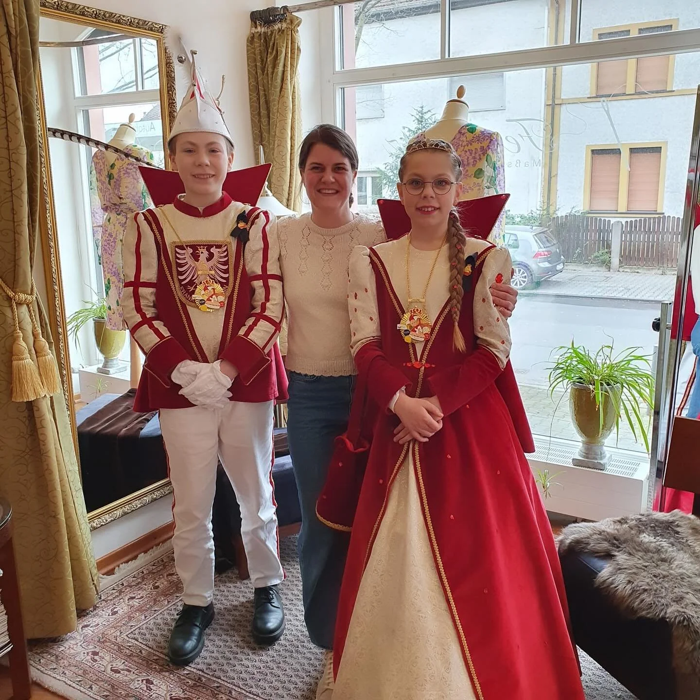 Danke für Euren Besuch bei mir im Atelier, ich habe mich sehr darüber gefreut.  #maßschneiderei #ffm #kinderprinzenpaar #ornate #maßgeschneidert
