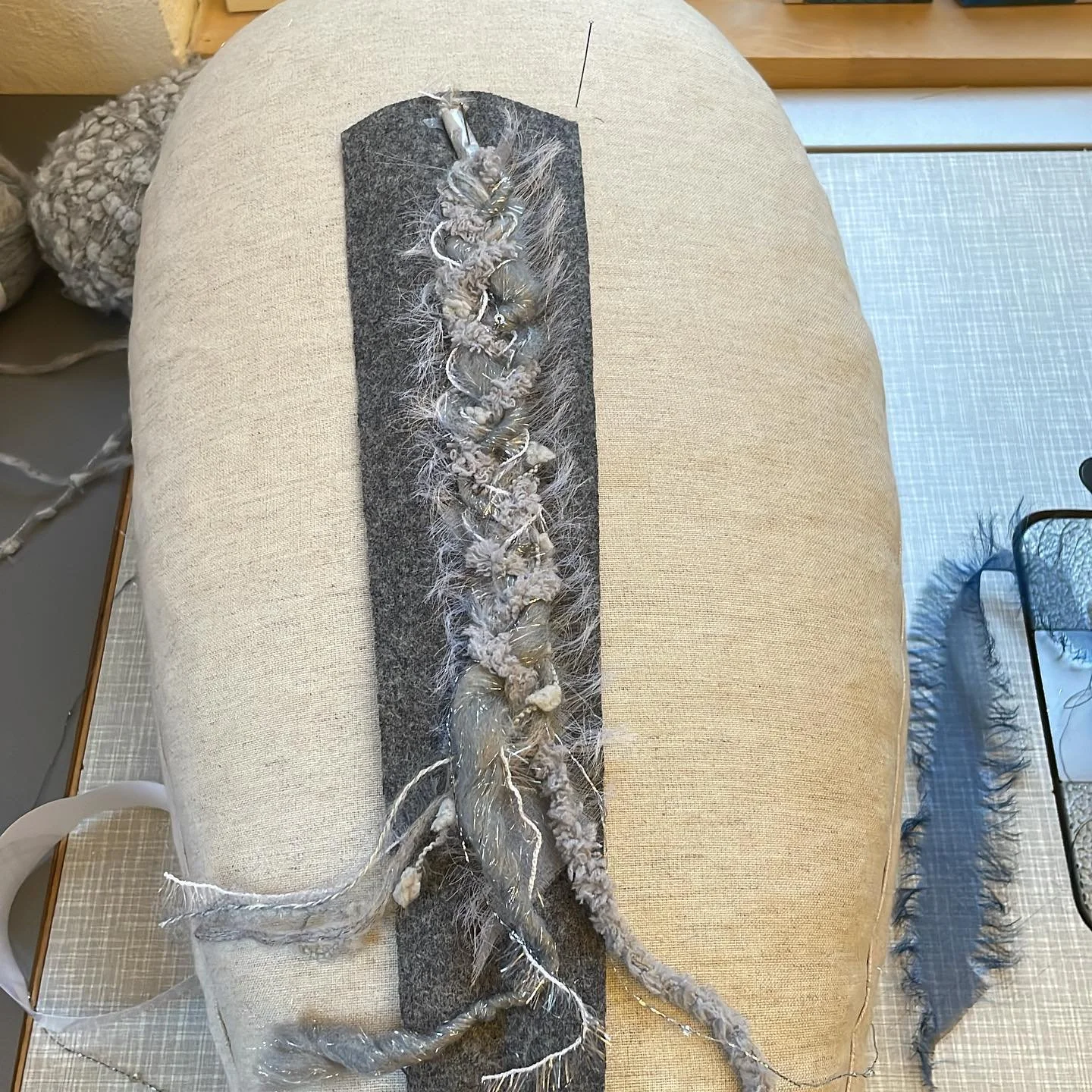 Chanel Borten Herstellung  #feedietz #chaneljacket #handmade #schmucktechnik #maßarbeit #handwerk#maßschneider
