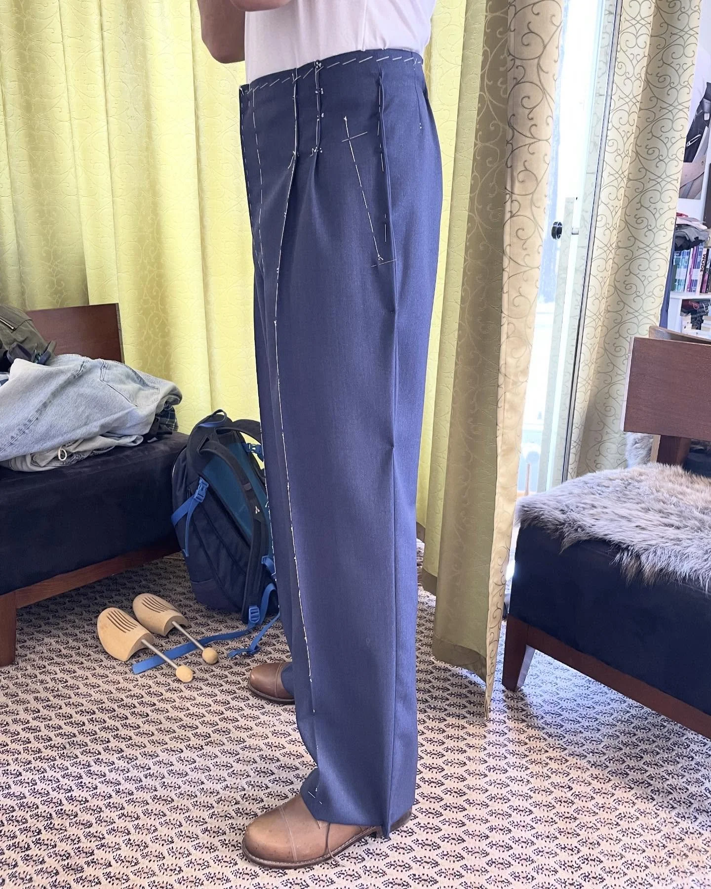 Individuelle Bundfaltenhose mit angeschnittenem Bund!