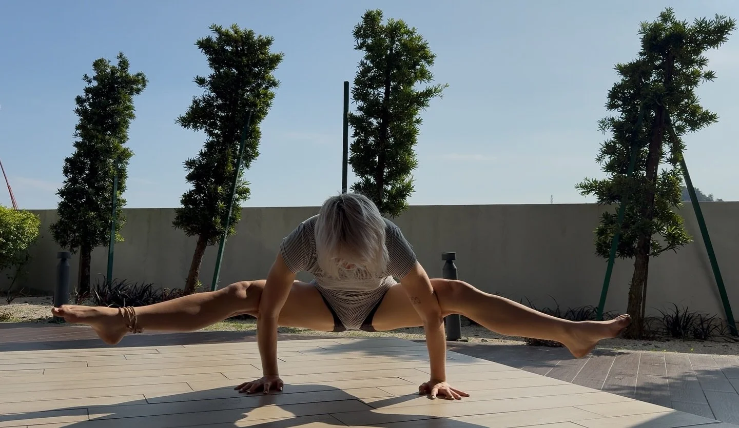 Sun salutations, with her waving back to me. #vinyasa  #sunsalutation