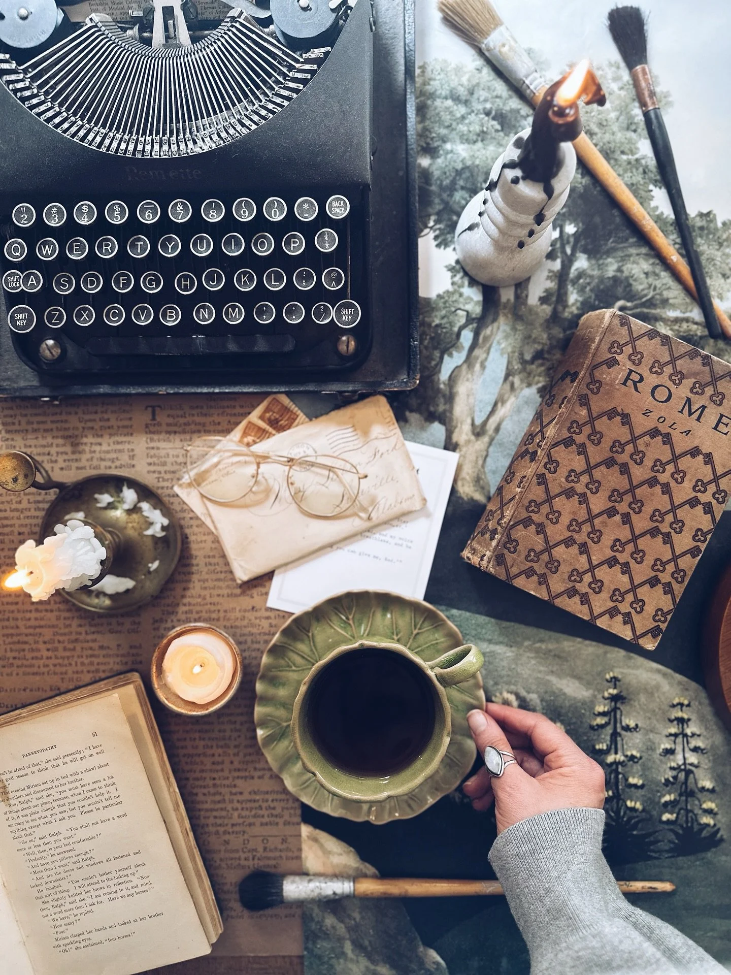 I&rsquo;ve been keeping a secret&hellip;🤭

And it&rsquo;s almost time for me to officially reveal it (and I can&rsquo;t wait!).

Stay tuned! I&rsquo;ll be sharing it this Thursday here on my account. (Some of you might even have a guess or an inklin