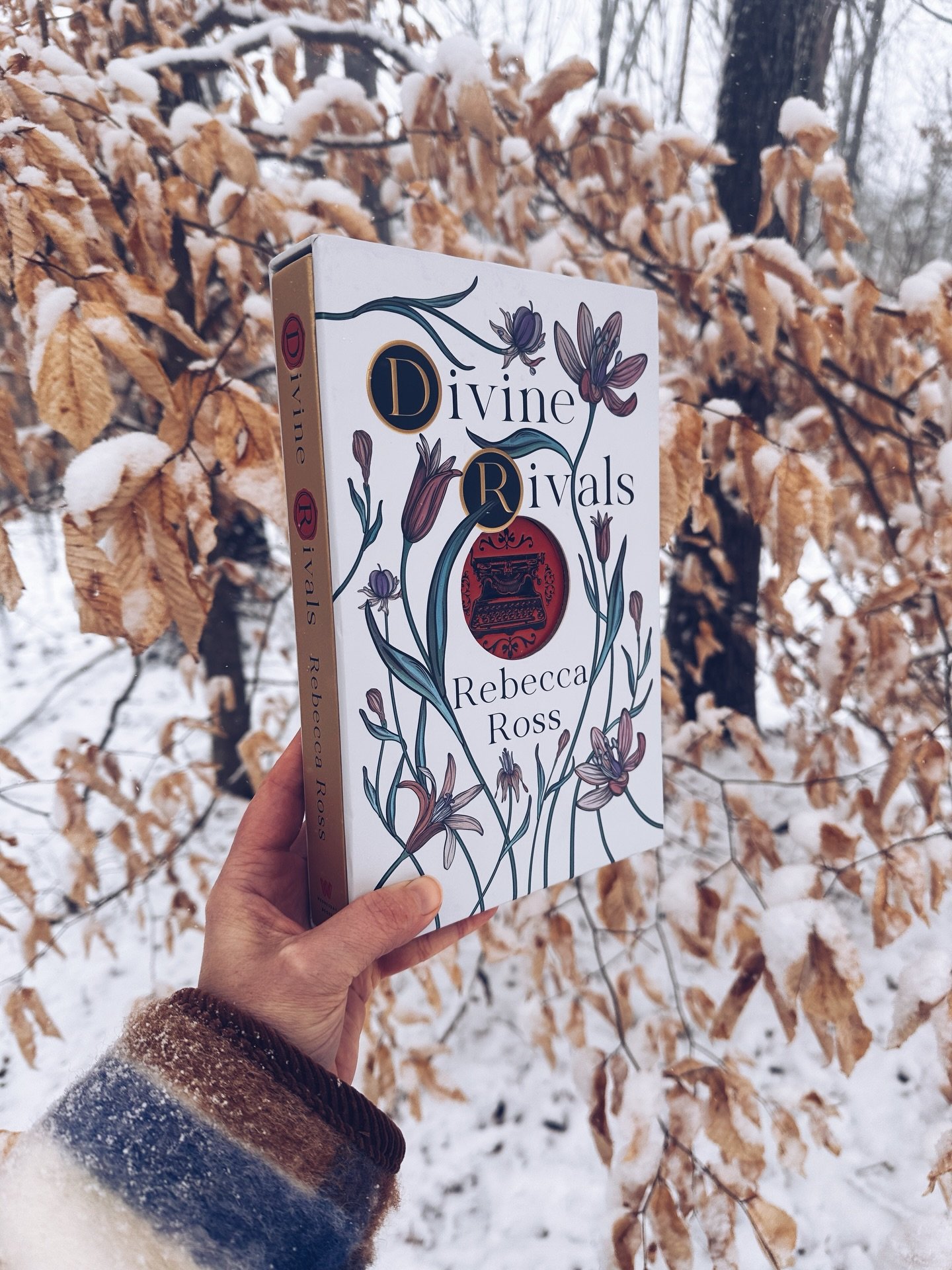 Last call for signed &amp; personalized copies of DIVINE RIVALS Collector&rsquo;s Edition! 📖💕

Friends, if you would like to preorder a signed and personalized copy of this beautiful edition (publishing on March 3), you still have time! I&rsquo;ve 