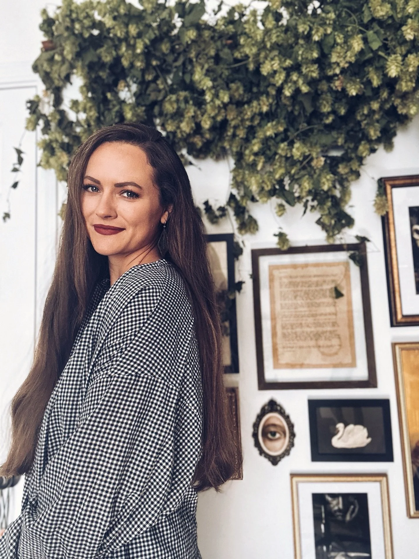 The author 💫 The first page 💫 The book cover 💫