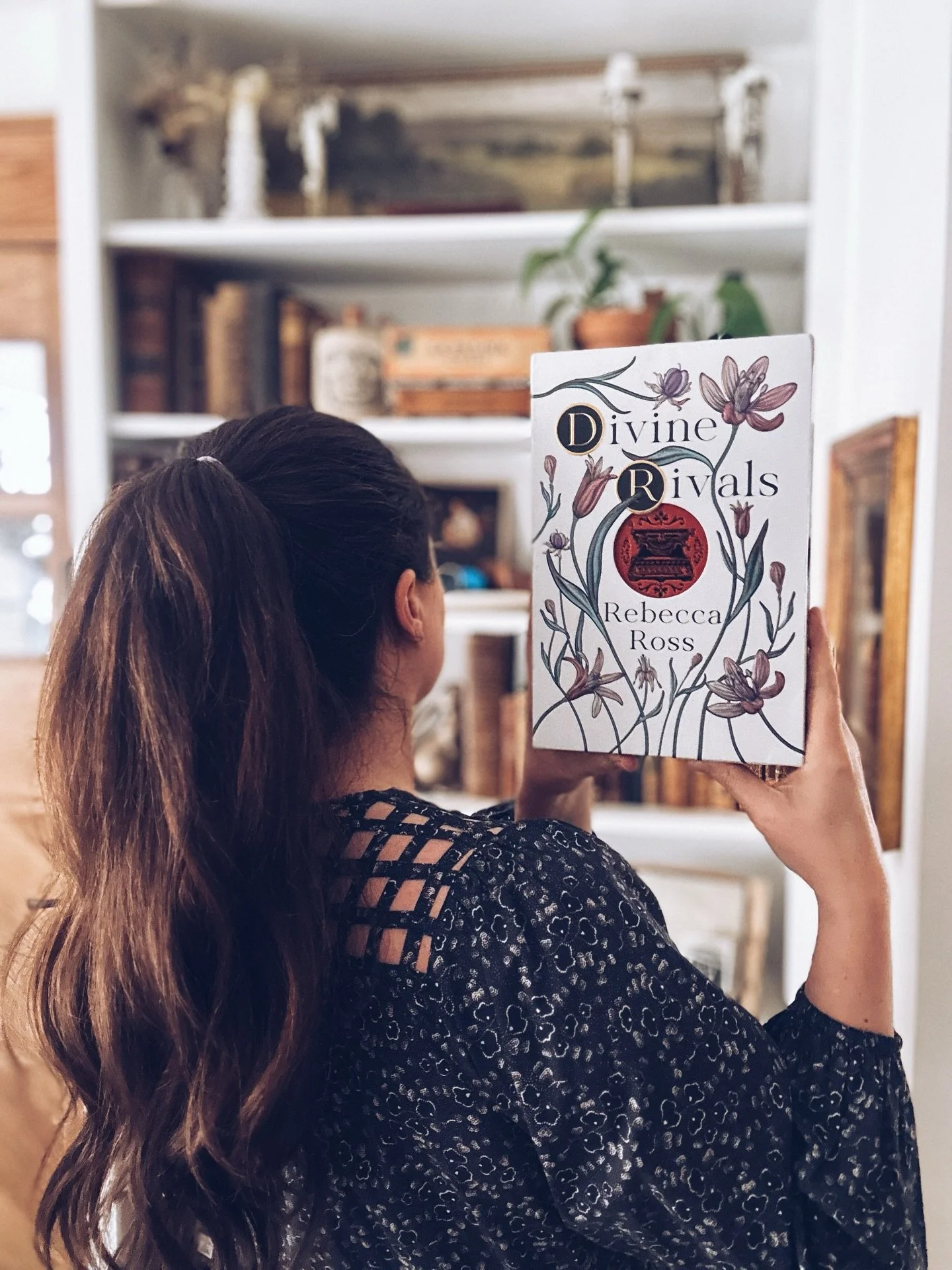 Today, the Collector&rsquo;s Edition of DIVINE RIVALS is officially out in the world!! 📖💜💫 

This beautiful edition includes: 

💫 A never-before-seen bonus chapter (&ldquo;There&rsquo;s Only One Seat in the Lorry,&rdquo; written from Roman&rsquo;