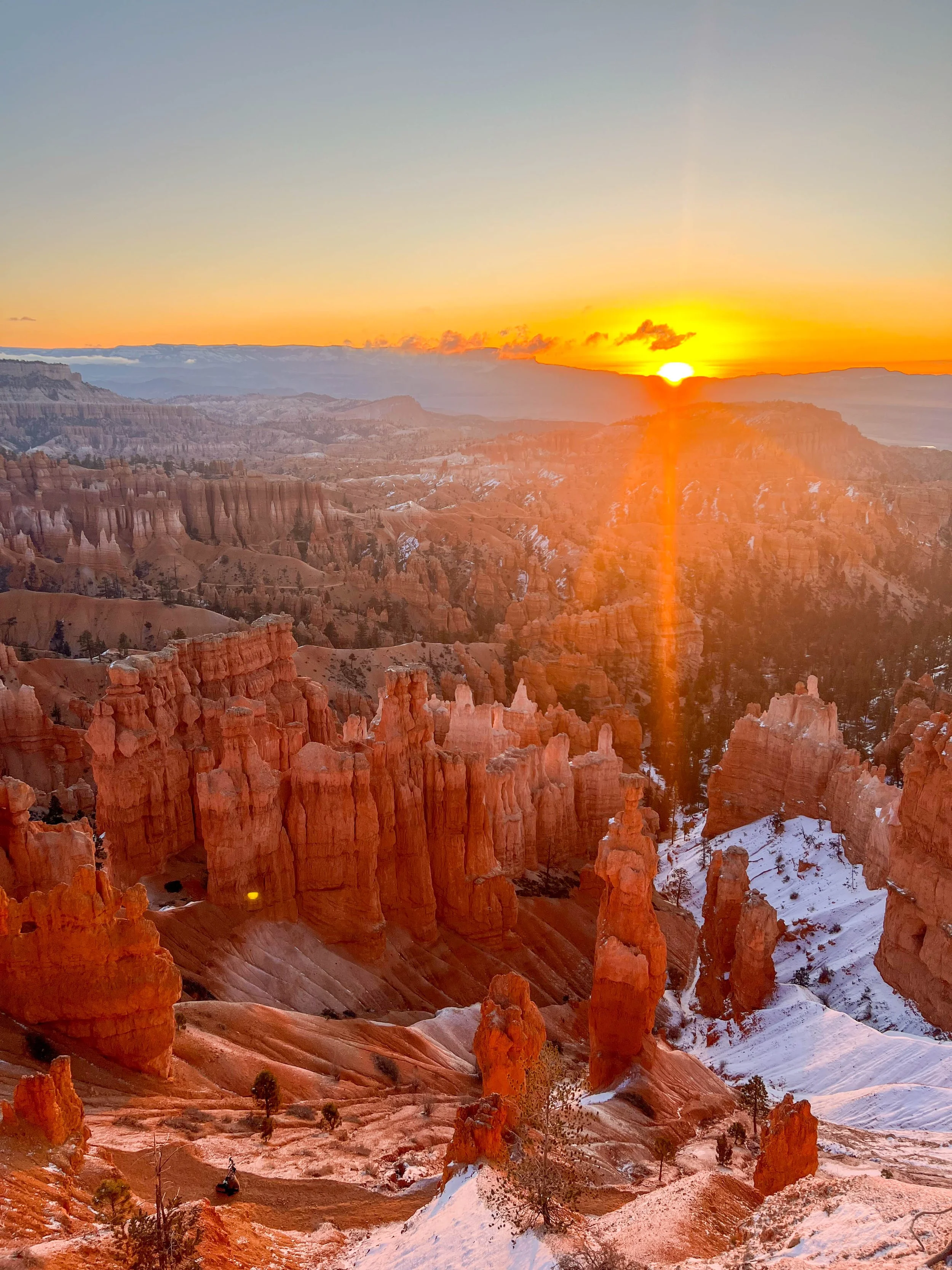 sunrise in bryce canyon national park