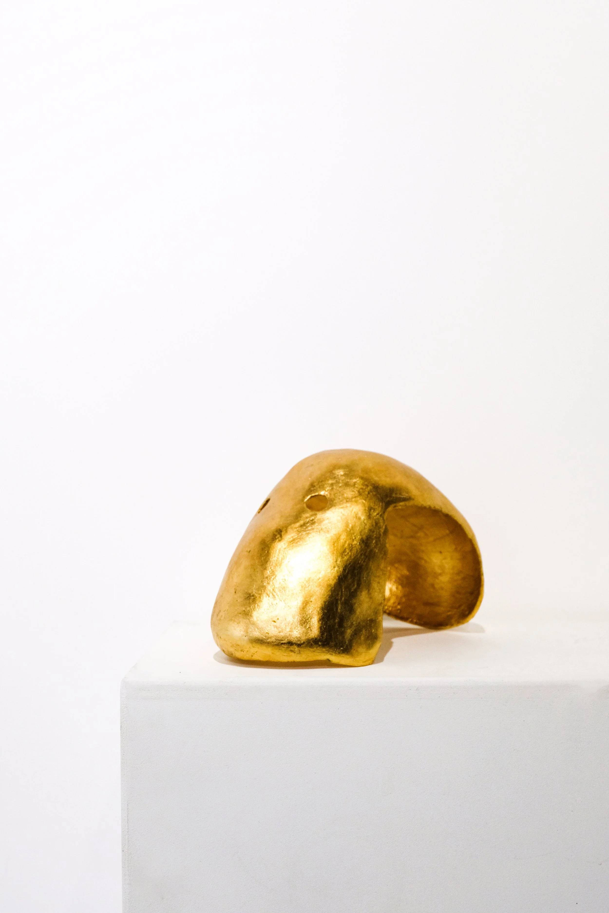 Masque en plâtre et feuille d'or