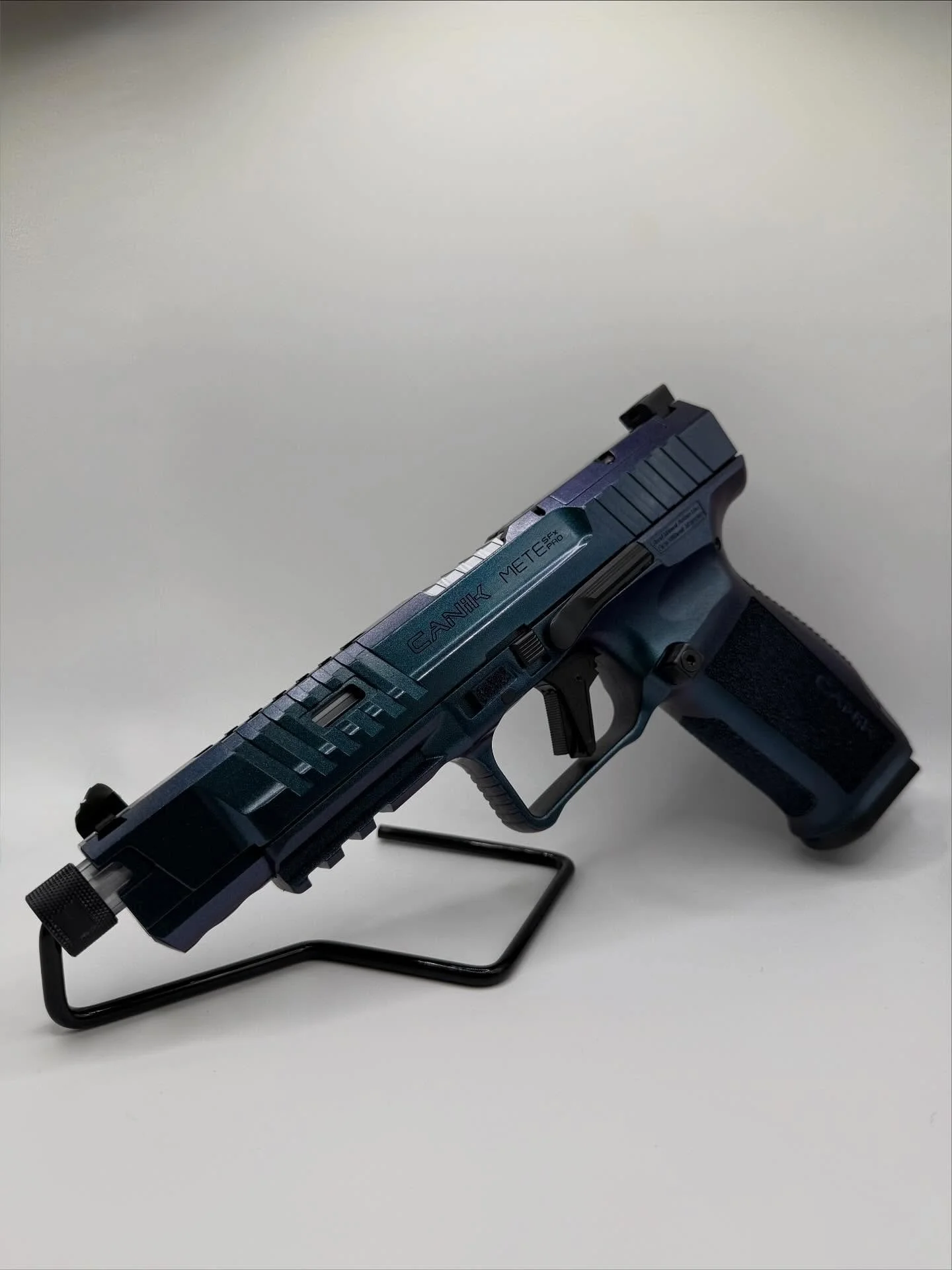 Fresh in the building: CANIK METE SFX Stingray Pro🔥
5.7&rdquo; of pure performance with a finish that changes with the light &mdash; a total showpiece.
@canikusa 
#CanikFirearms #StingrayPro #MeteSeries #NewGunAlert #9mmPistol #GunShop #GunClub #UHG