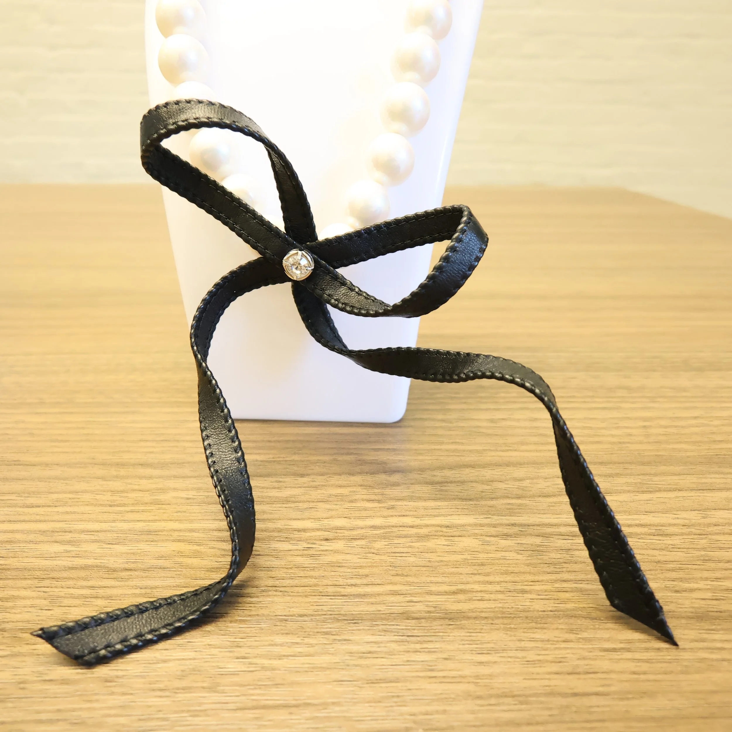 Nakamol Necklace Bow Black Leather White Pearls
