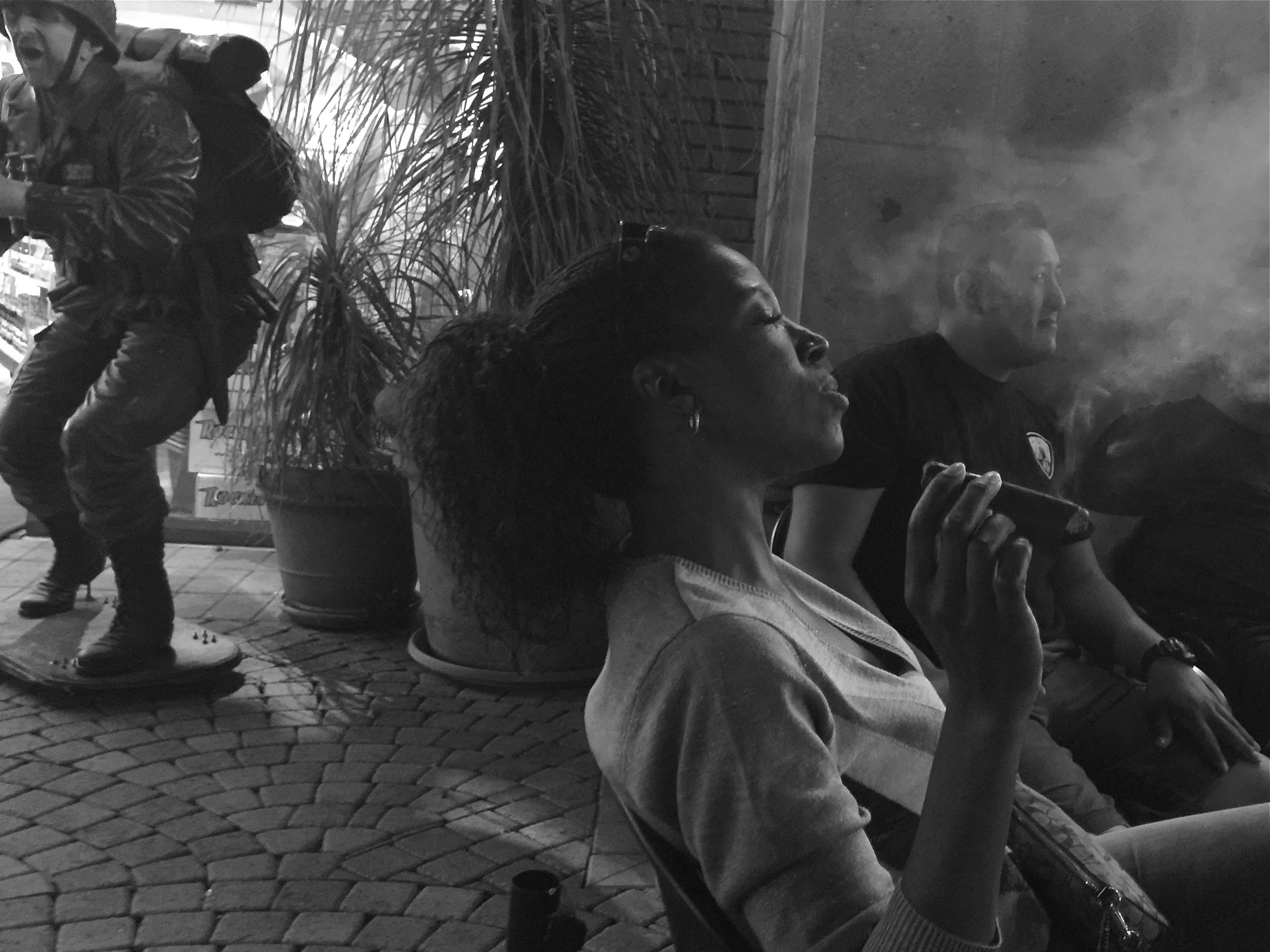 --1H-JoanDooley_CigarSmoker-PalmSprings_9x12_Moab300Bright.jpg