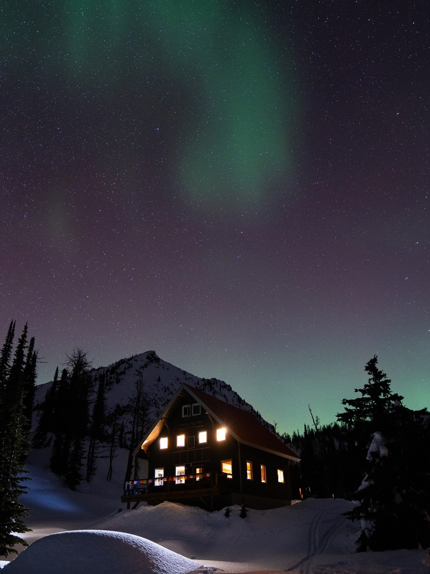 some aurora magic at powder creek 🌌✨

#northernlights #auroraborealis #beautifulbritishcolumbia🇨🇦