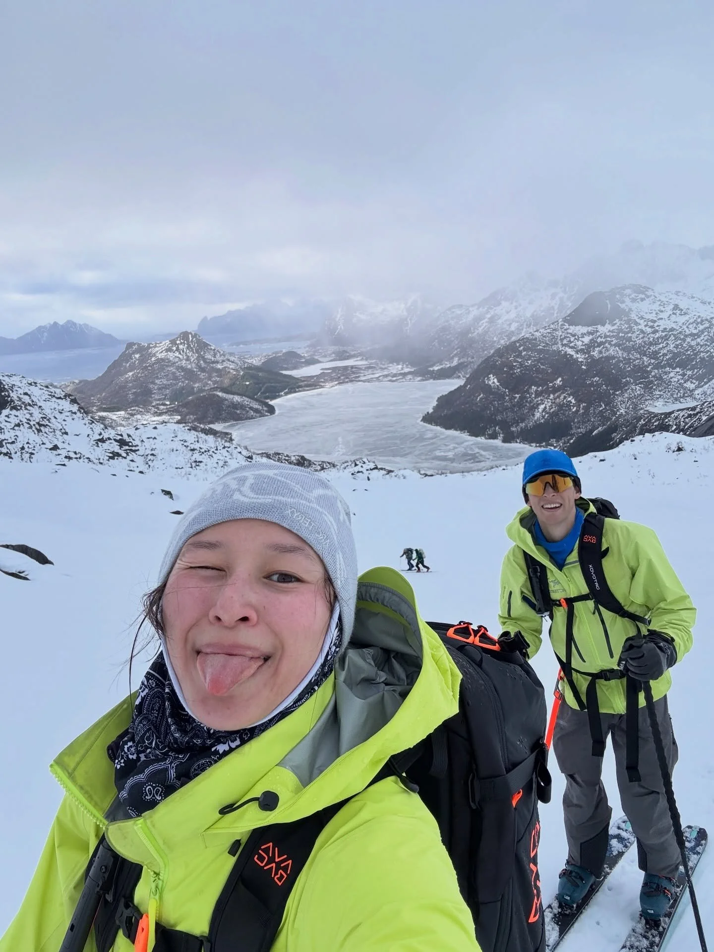 This trip truly deserves a long format recap with how wild it was, but for now, here&rsquo;s an iphone dump of Norway Ski &amp; Sail Day 1 🏴&zwj;☠️🎿

1. the singular time we could see the sea while skiing 🥲 the weather was disappointing to say the