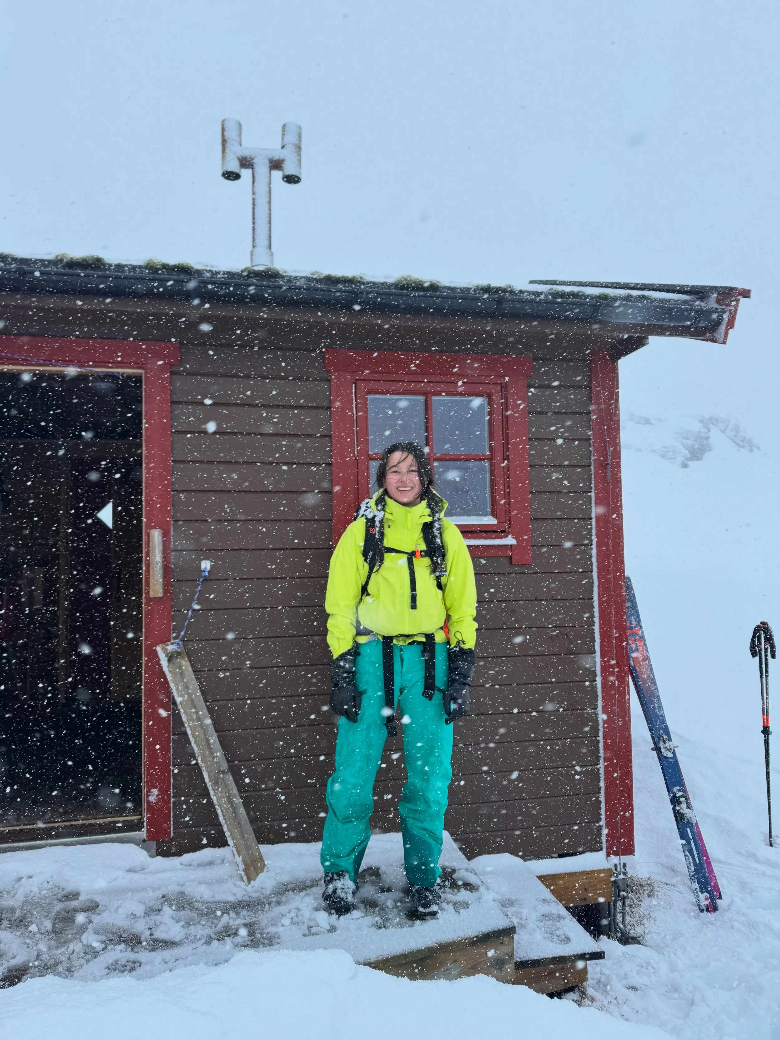 Day 2 &amp; 3 of Norway iphone dump 🇳🇴🎿⛵️

Day 2
2) Weather said nope! Got rained out of skiing for the day ☹️
3) i slept and finished a lot of books though!
4-5) Harvested fresh mussels for appetizers and they were 😙🤌
6) i really fuck with brow