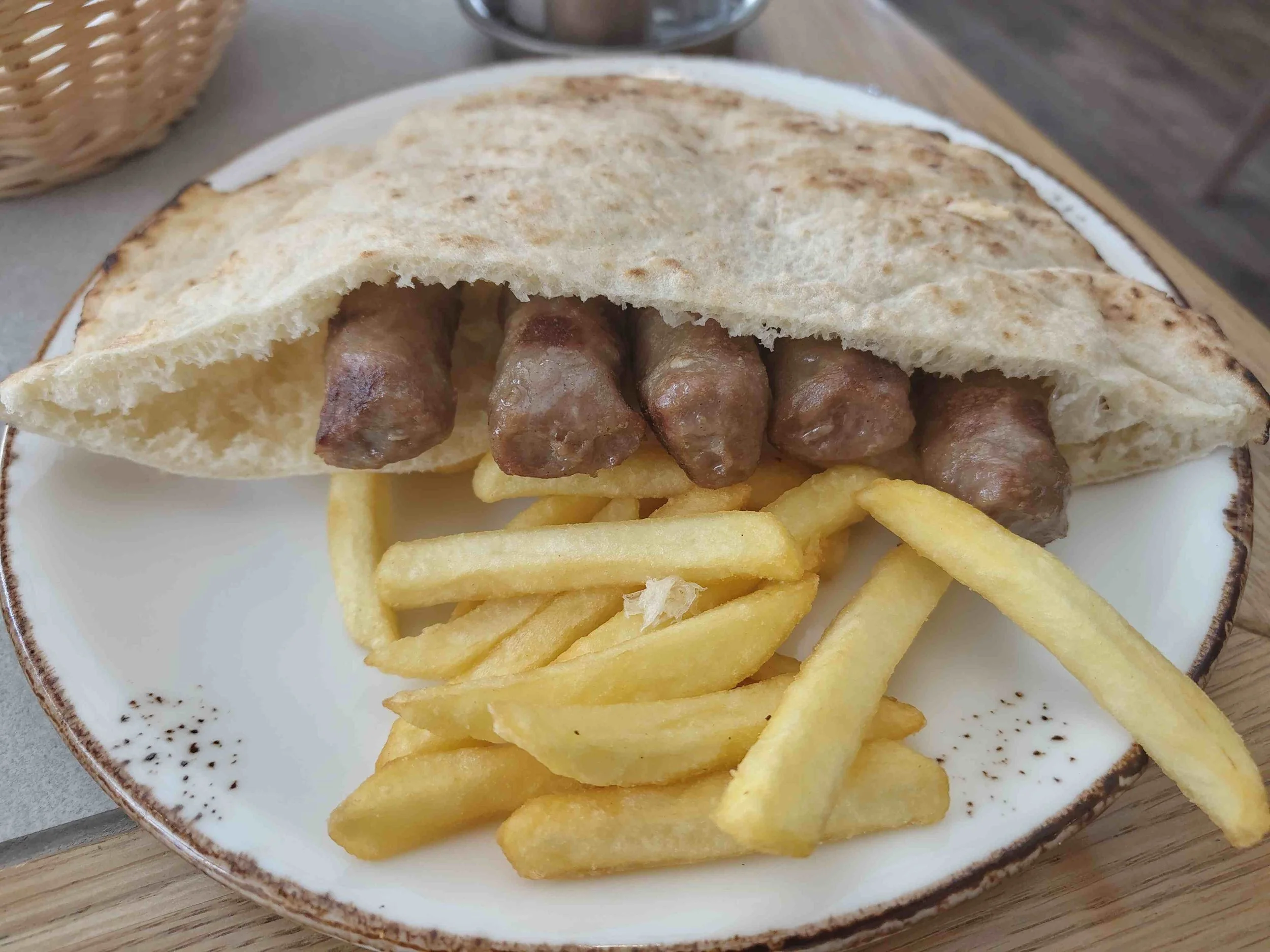 Ćevapi served in flatbread with fries
