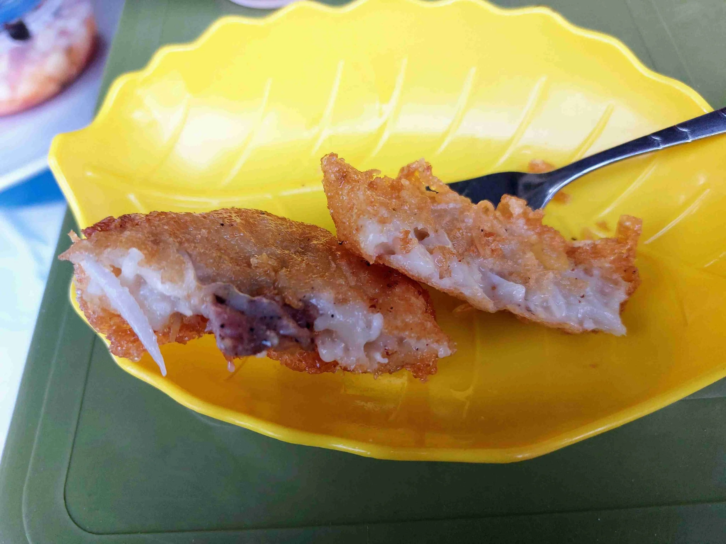 Bánh áp chao – Crispy deep-fried Vietnamese duck pancakes with a golden batter.