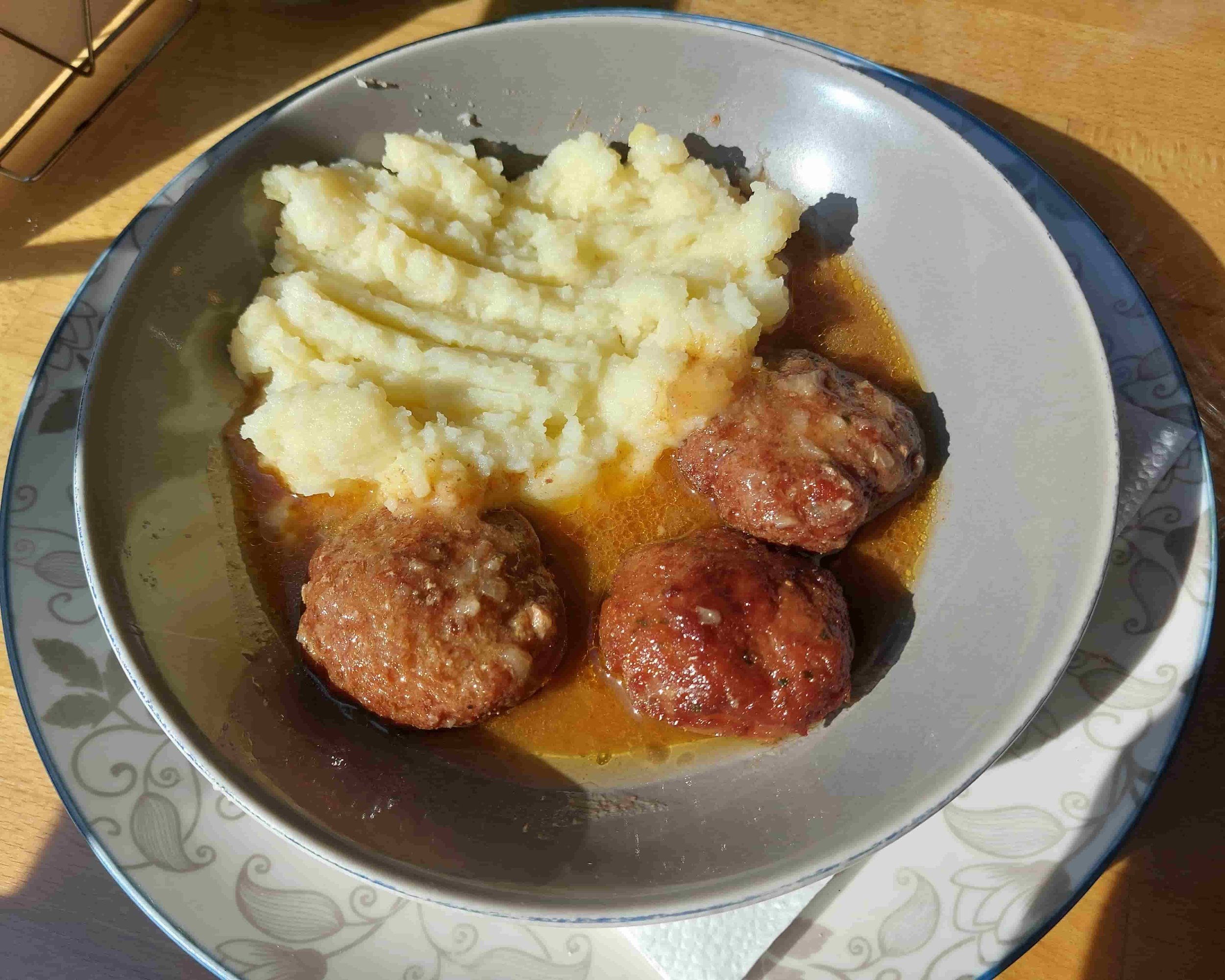 Bosnian ćufte meatballs served with mashed potatoes
