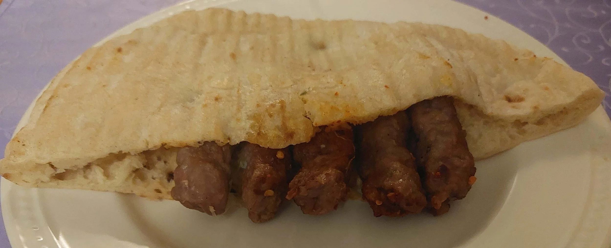 Ćevapi served in flatbread