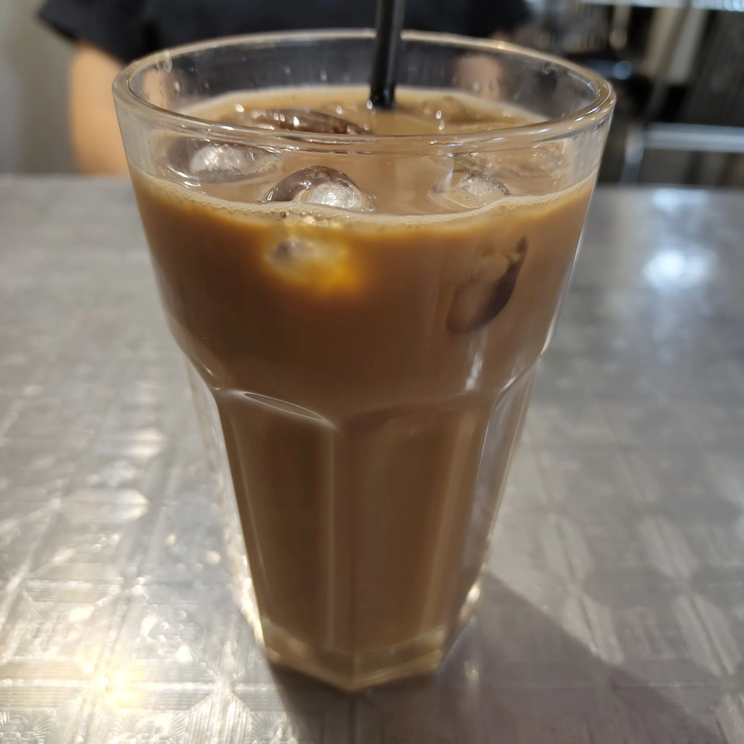 Ices Malaysian cham, a blend of coffee and tea served with milk