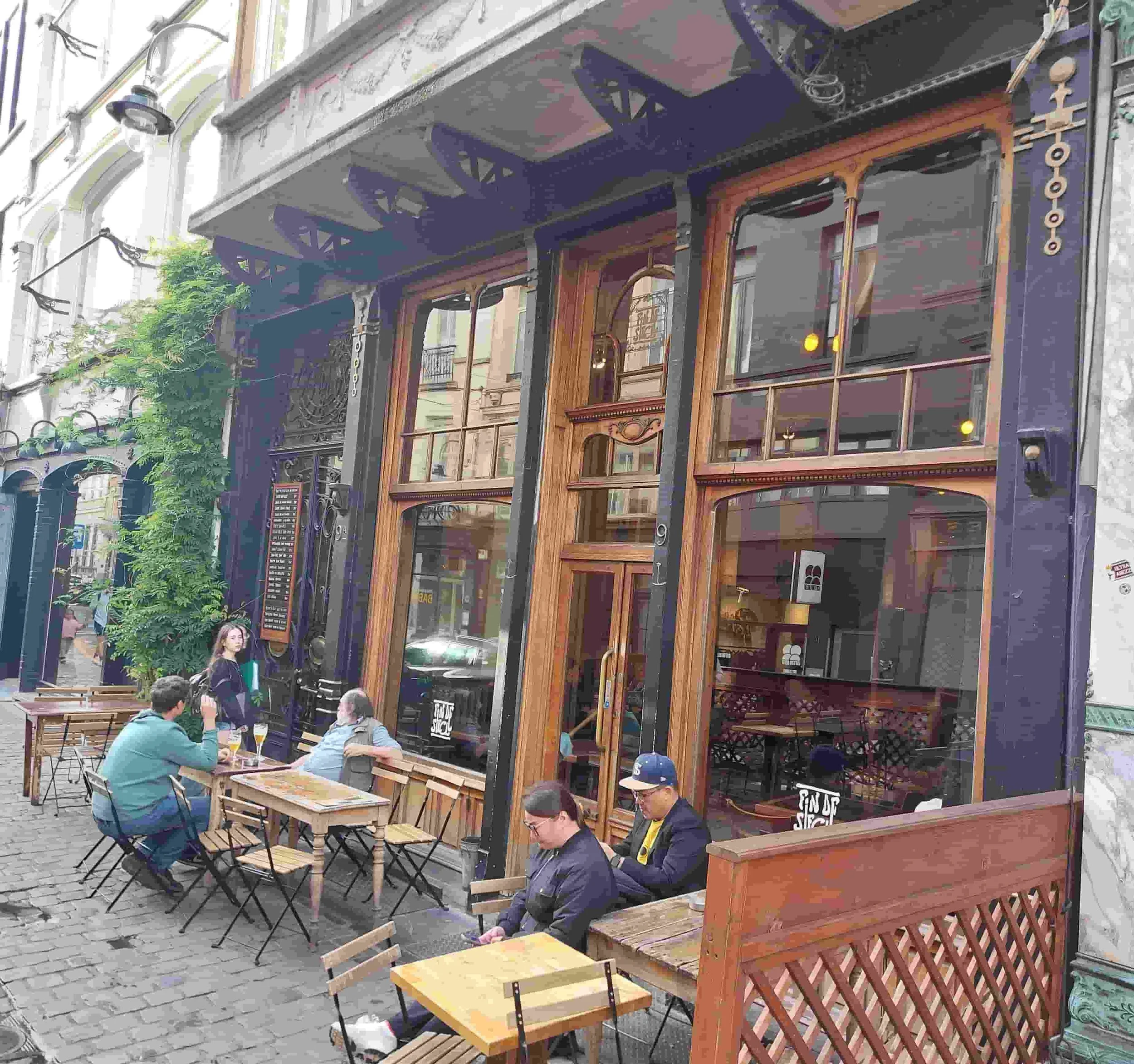 Exterior of Fin de Siècle Brussels