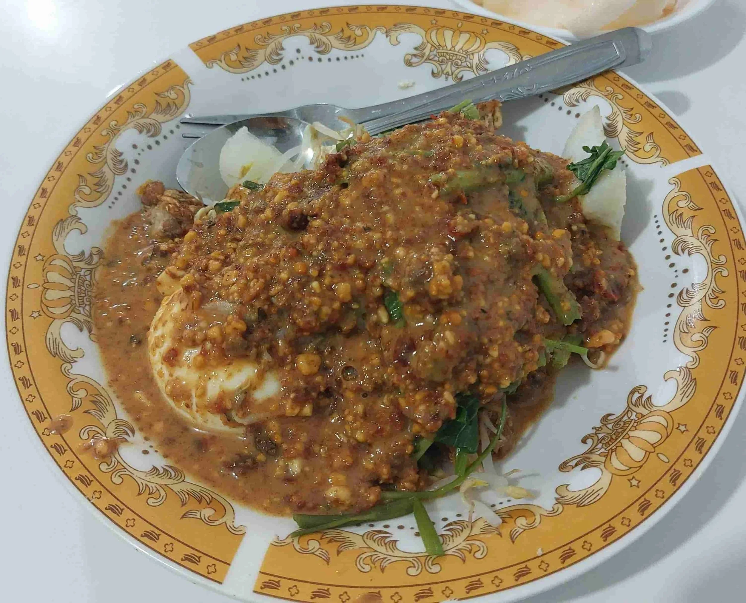 Indonesian pecel – mixed boiled vegetables served with spicy peanut sauce