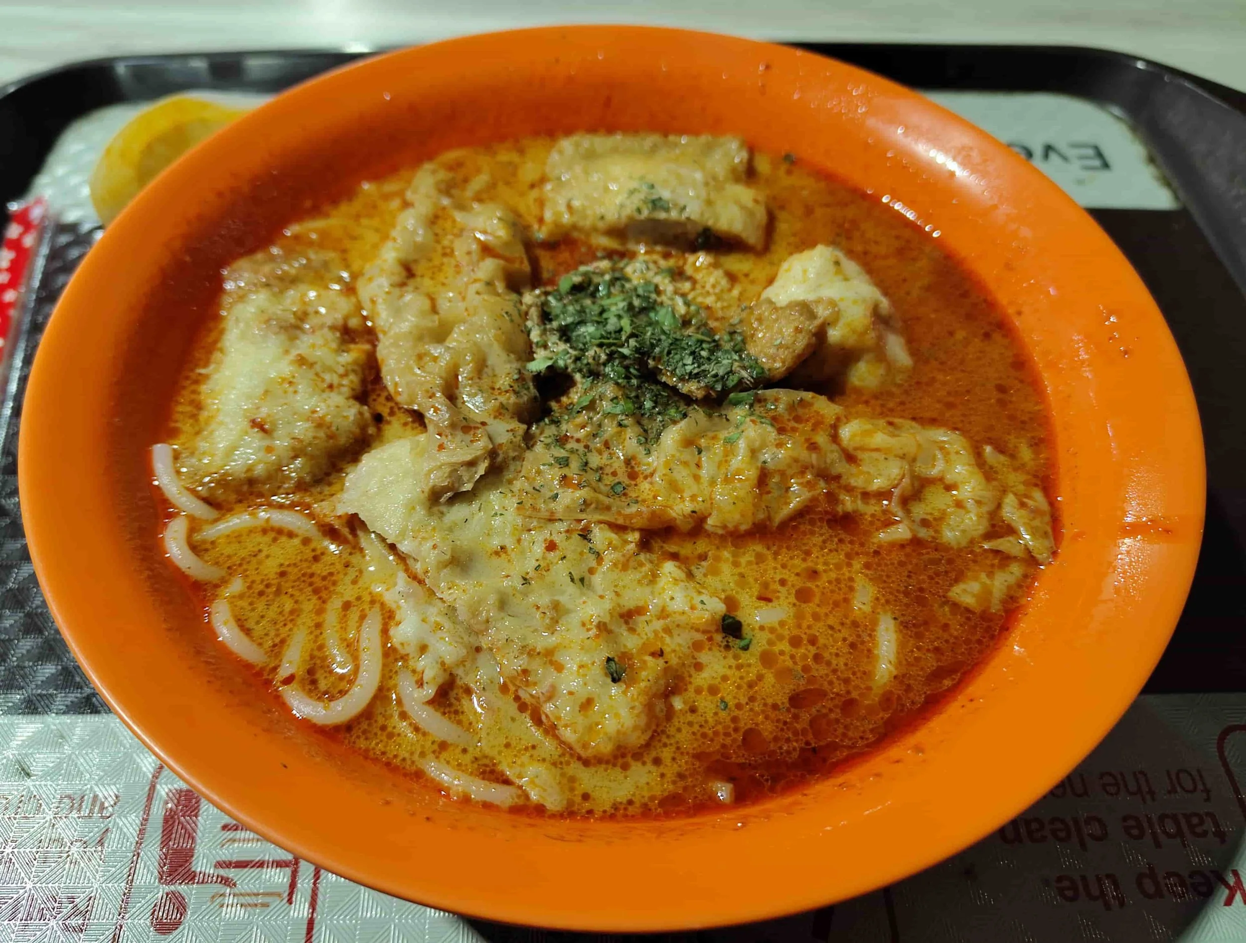 Singapore laksa – spicy coconut noodle soup with tofu