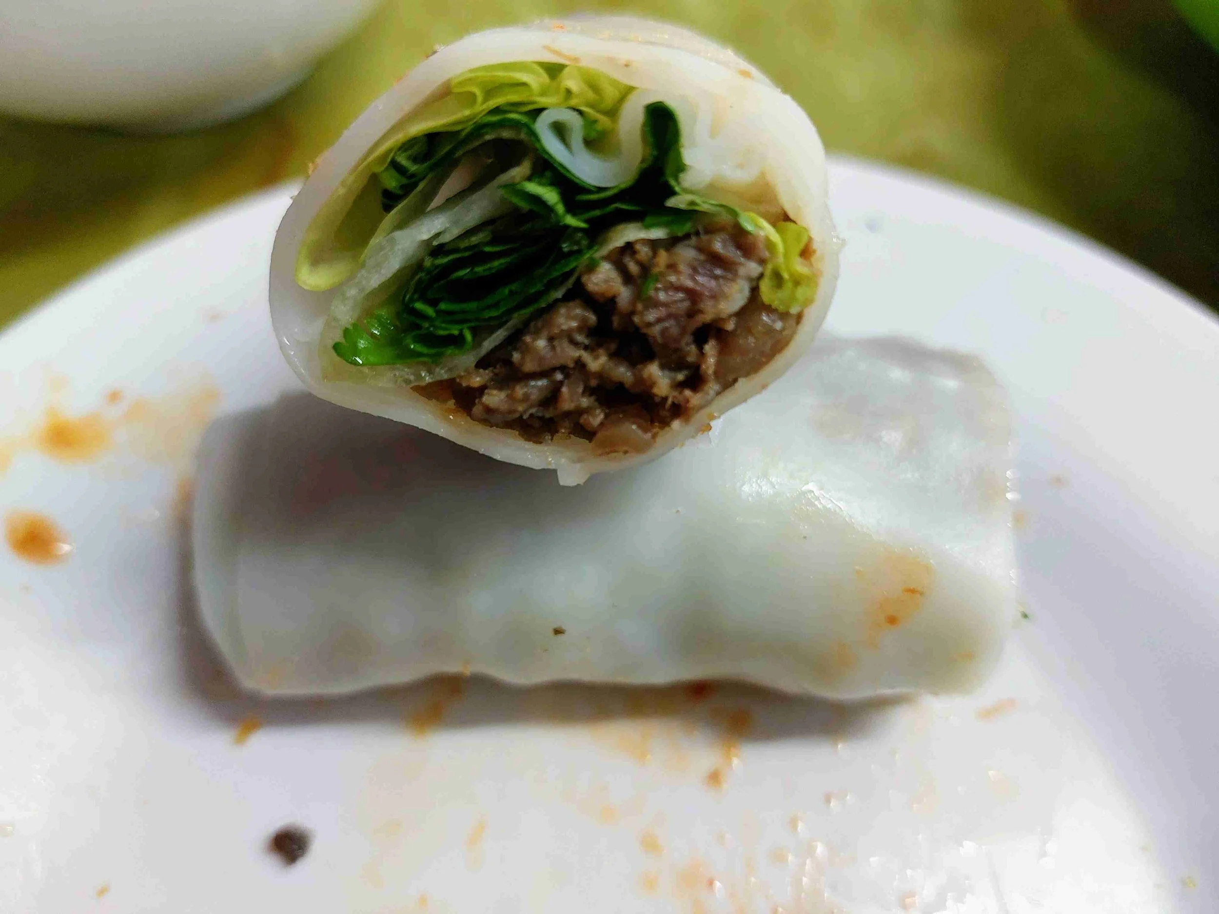 Phở Cuốn – Vietnamese fresh rice noodle rolls filled with herbs, beef, and vegetables