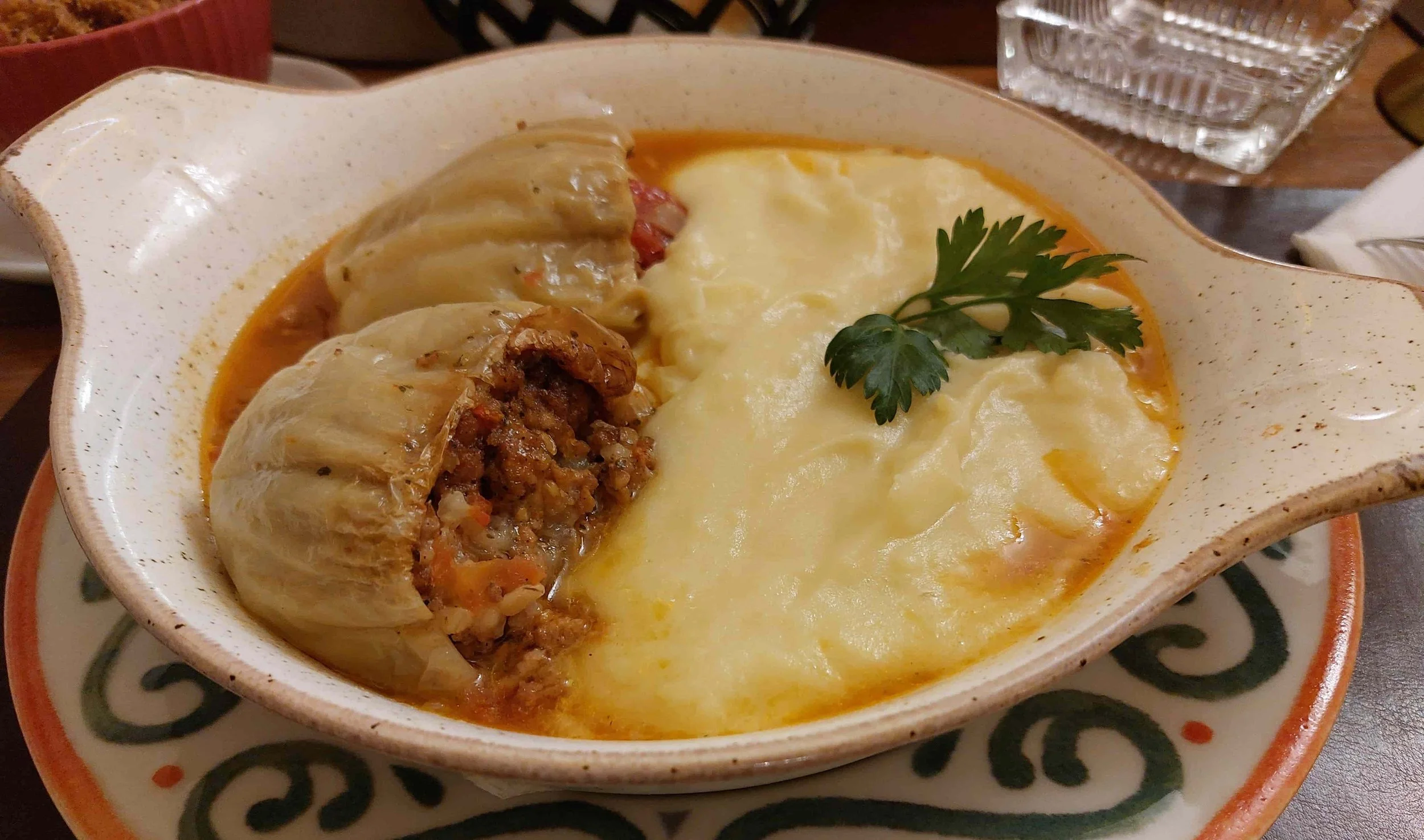 Punjene paprike Serbian stuffed peppers served with mashed potatoes