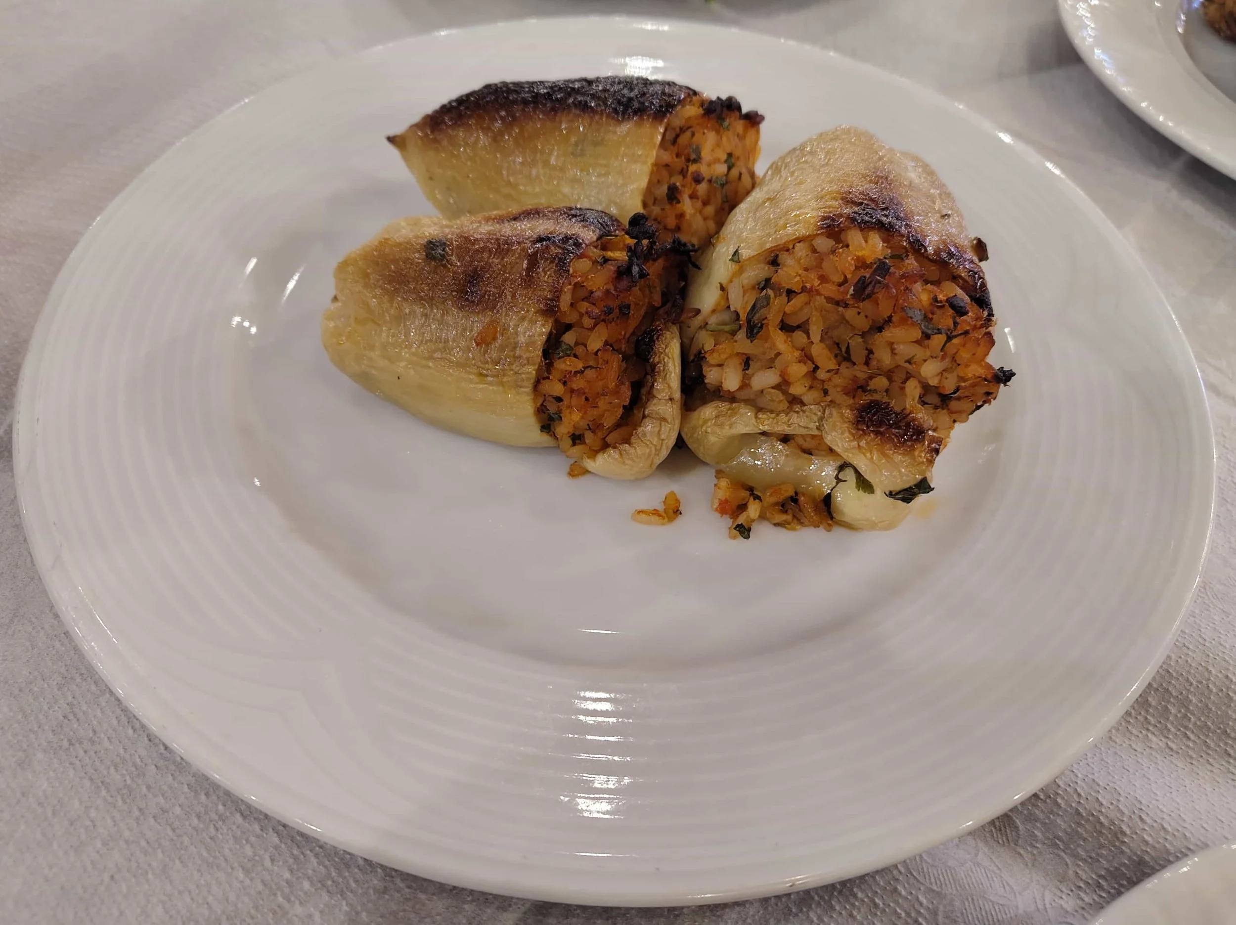 Speca të mbushur – Albanian stuffed peppers filled with rice