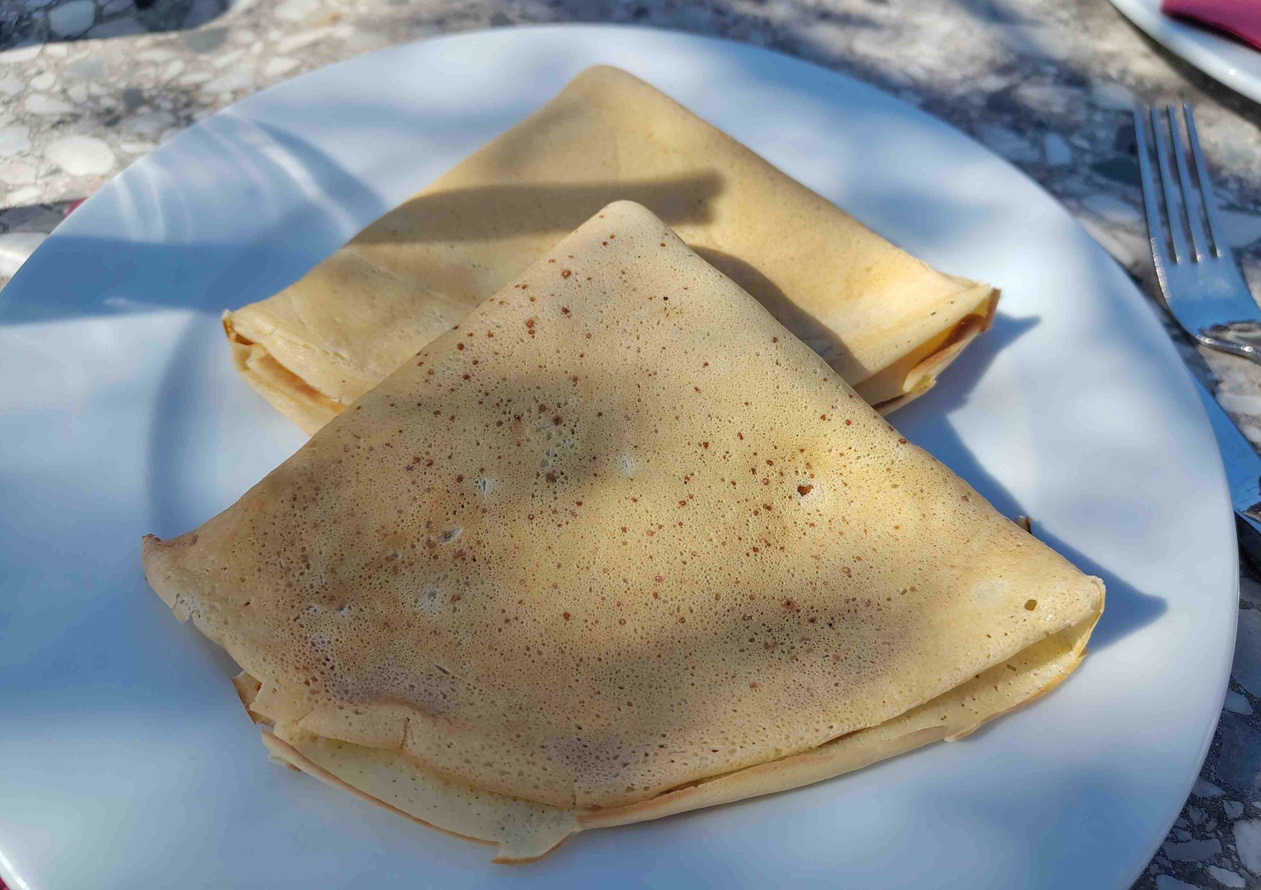 Palačinke – thin pancakes filled chocolate