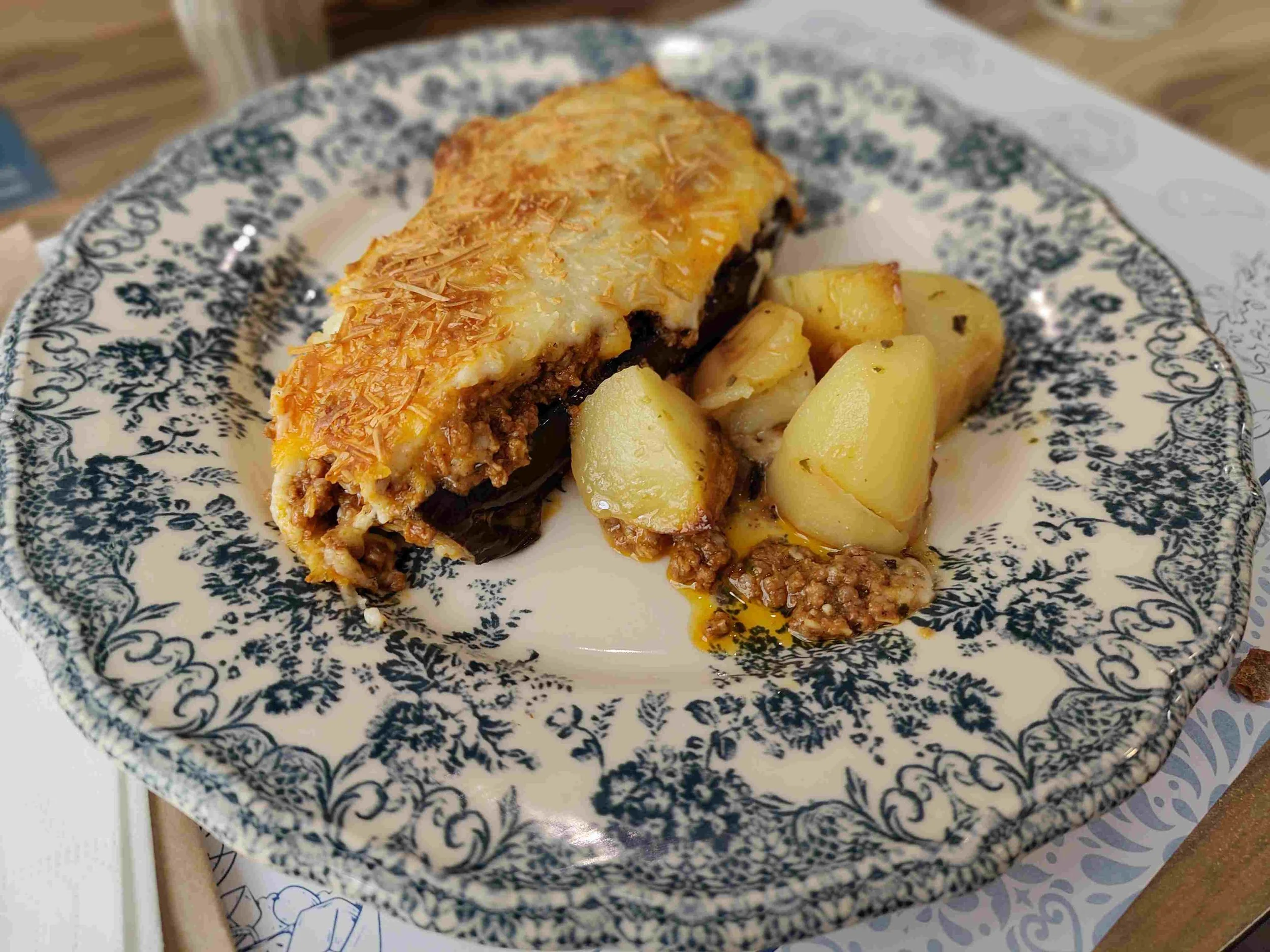 Papoutsakia – Greek stuffed aubergine with minced meat and béchamel served with potatoes