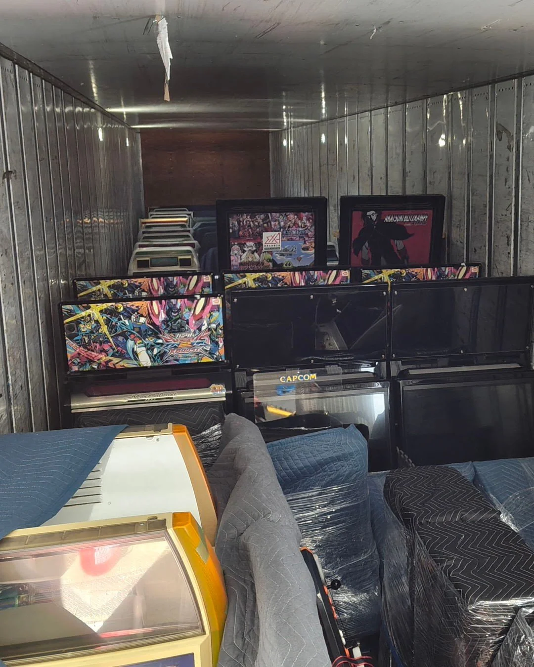 ๐ Our trucks in Seattle are all loaded up! ๐
Next stop, @EVO !
We're excited to once again provide you an awesome arcade experience featuring one of the largest collection of candy cabs in the world. From favorites like SF3S and MVC2 to some of o