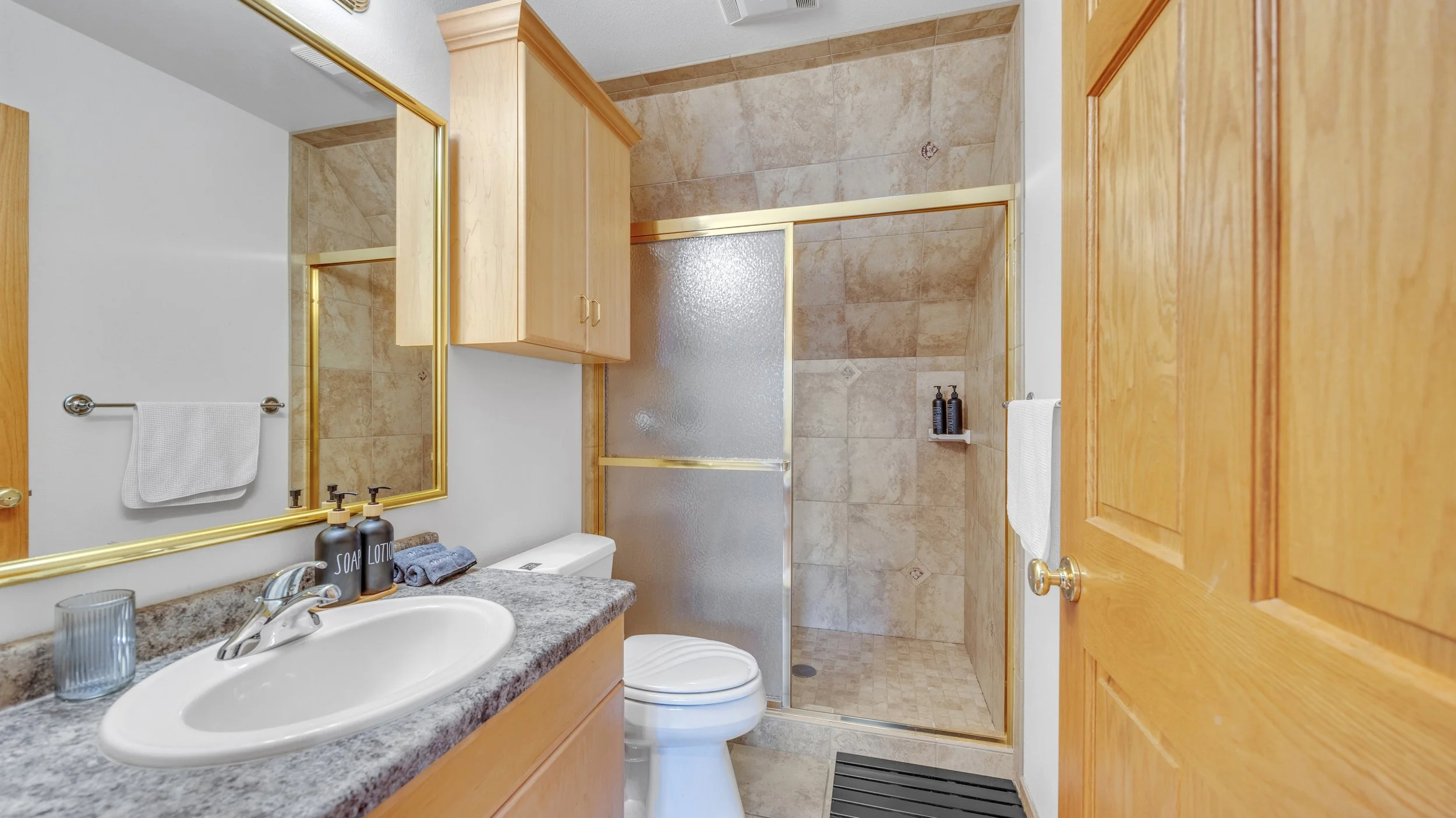 Interior Upper Bath.jpg
