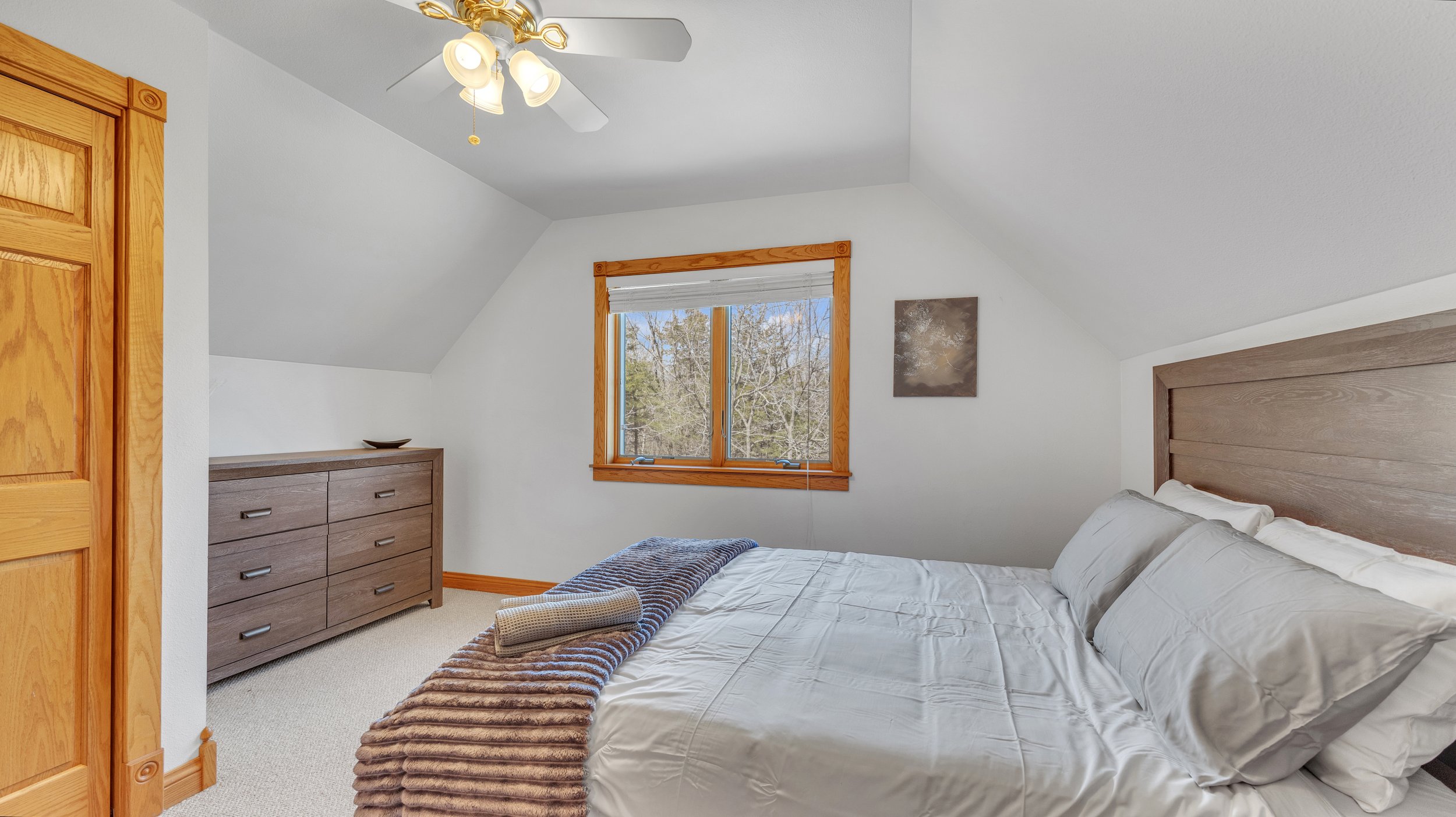 Interior Upper Bed 4.jpg